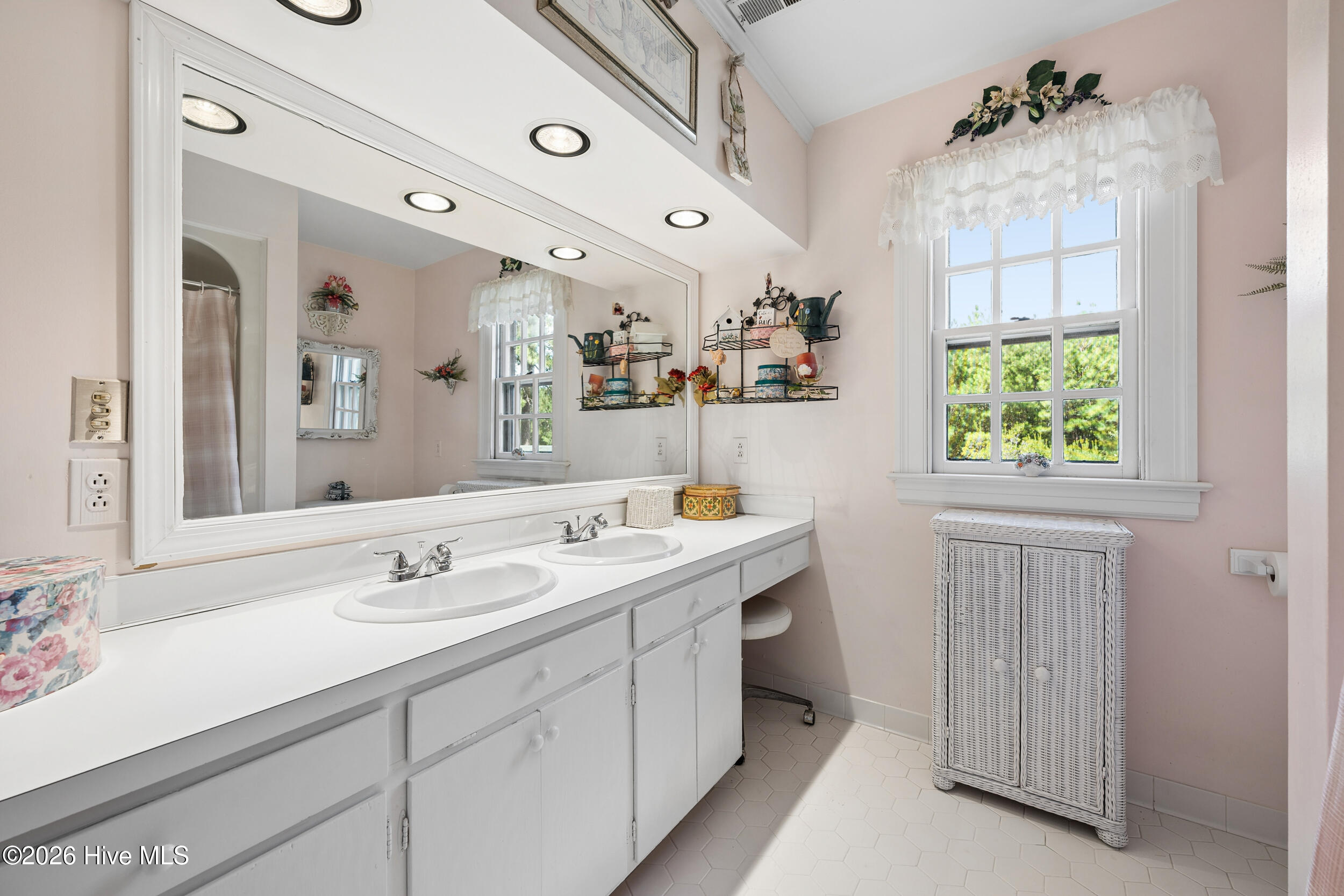 1600 Colony Drive Property Photo 28