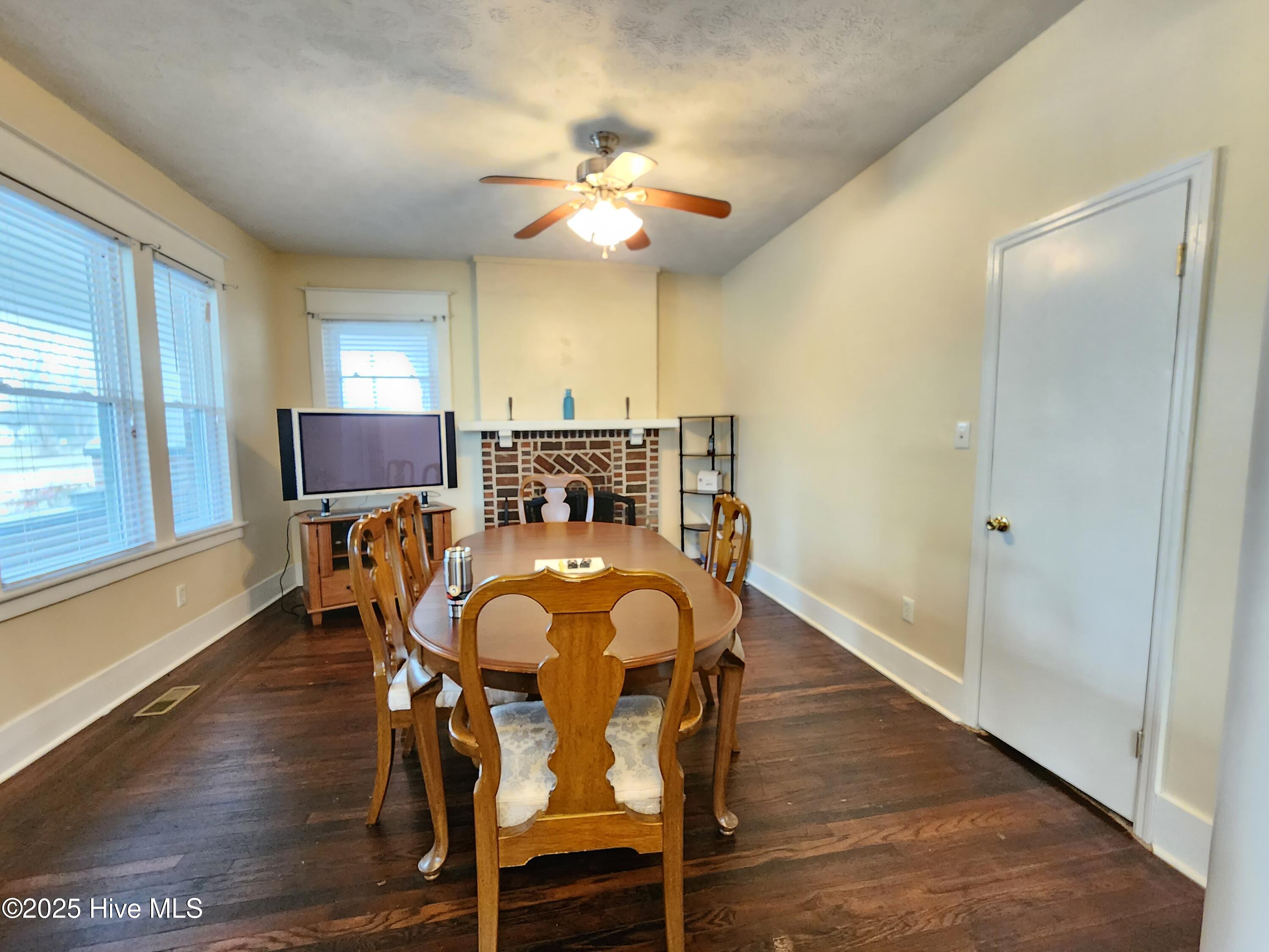 429 Gillespie Street Property Photo 11
