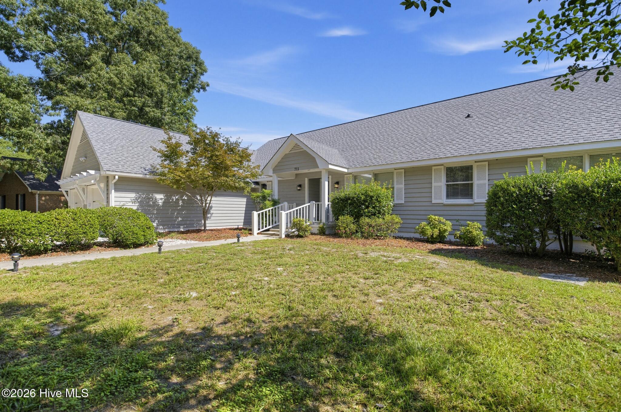 711 N Green Tee Road Property Photo 2