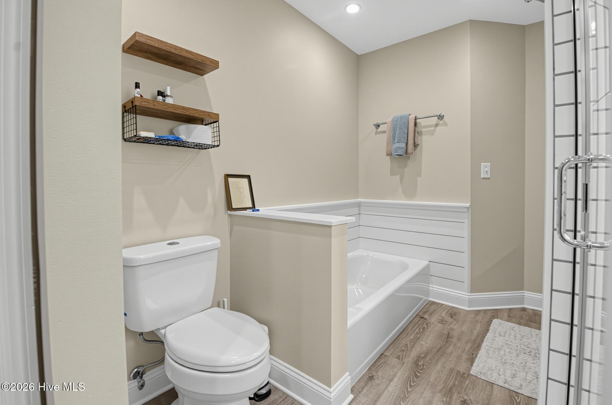 711 N Green Tee Road Property Photo 16