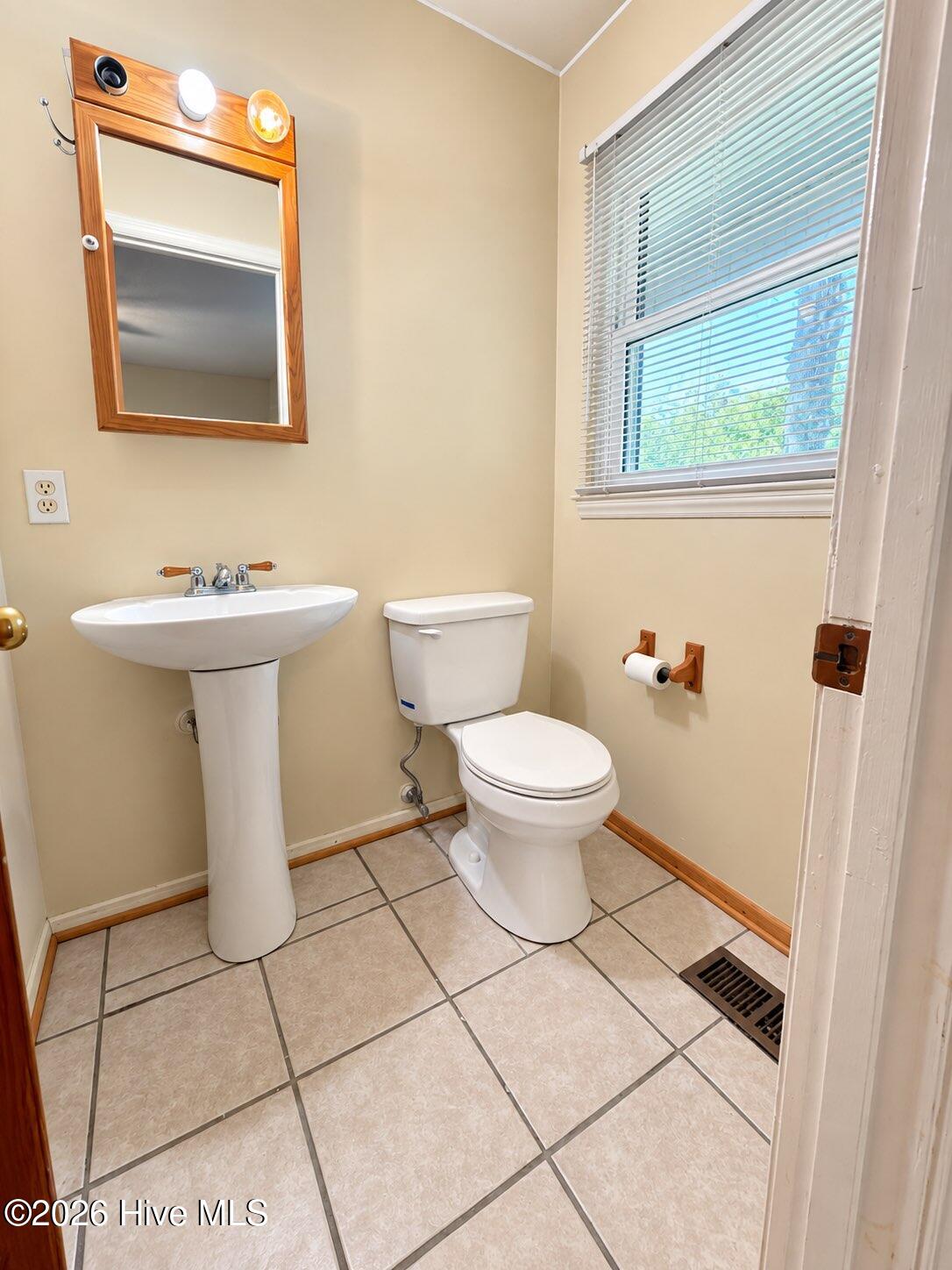 355 Vern Street Property Photo 8