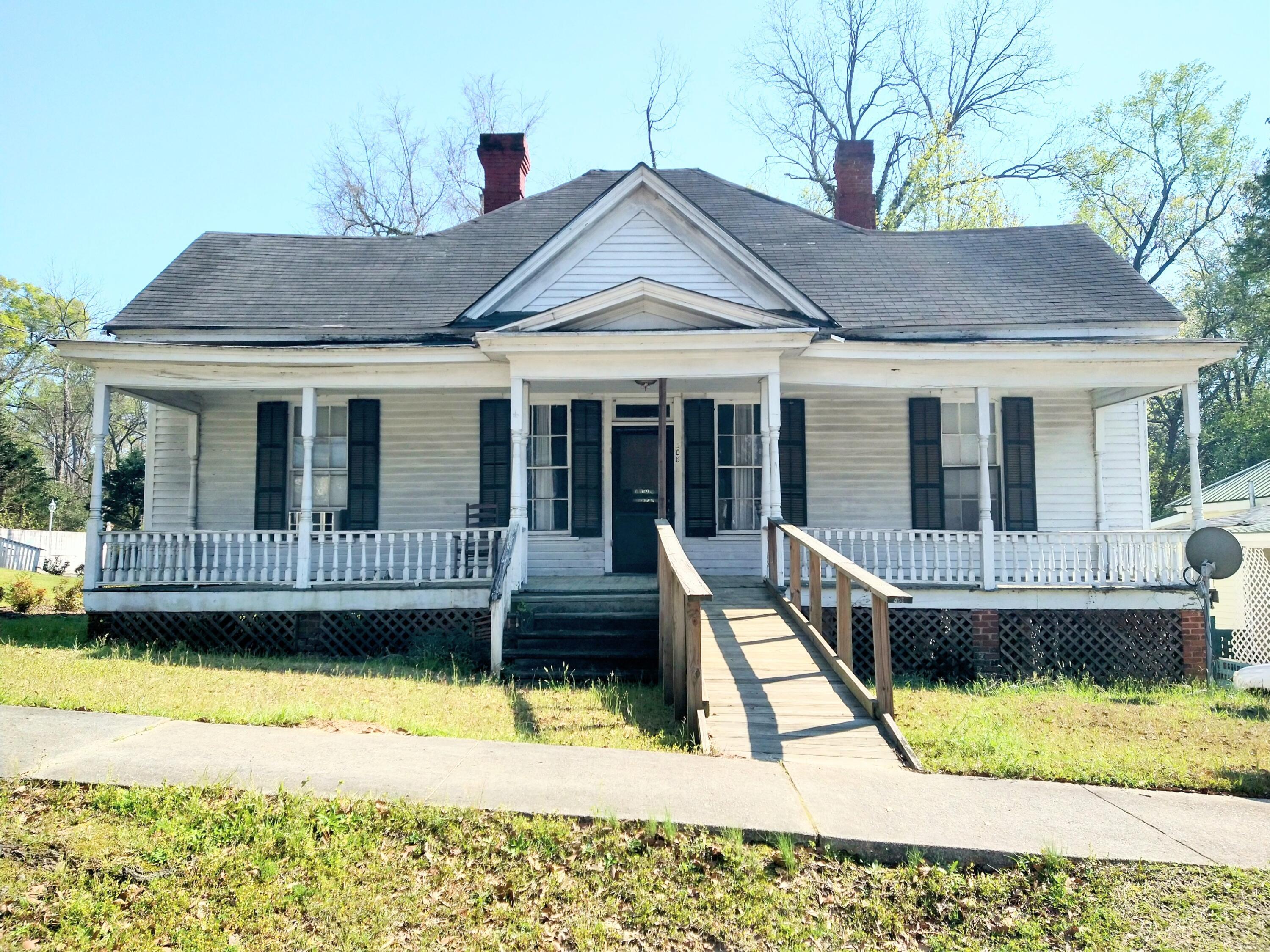 12416 W Broad Street Property Photo 1