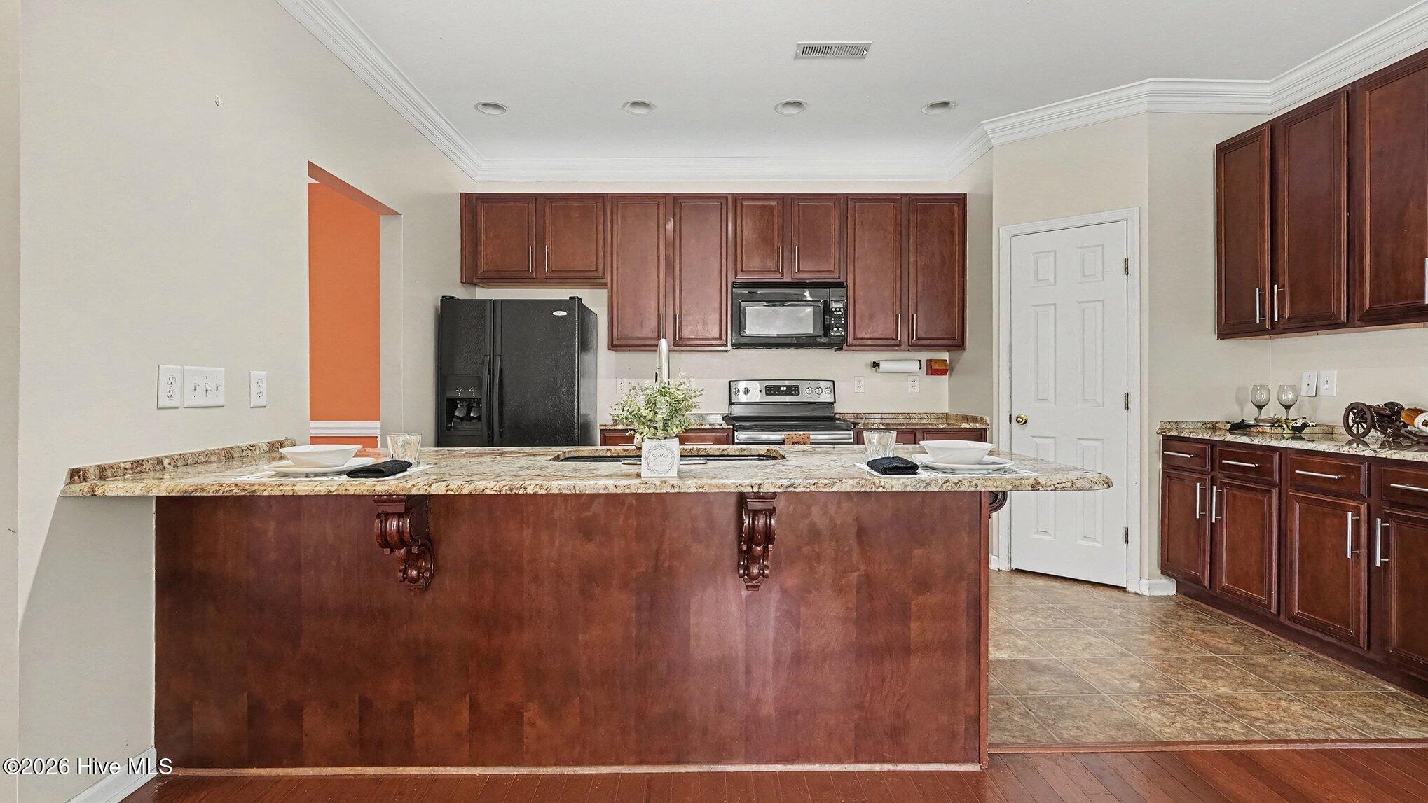 5900 Pine Branch Drive Property Photo 2
