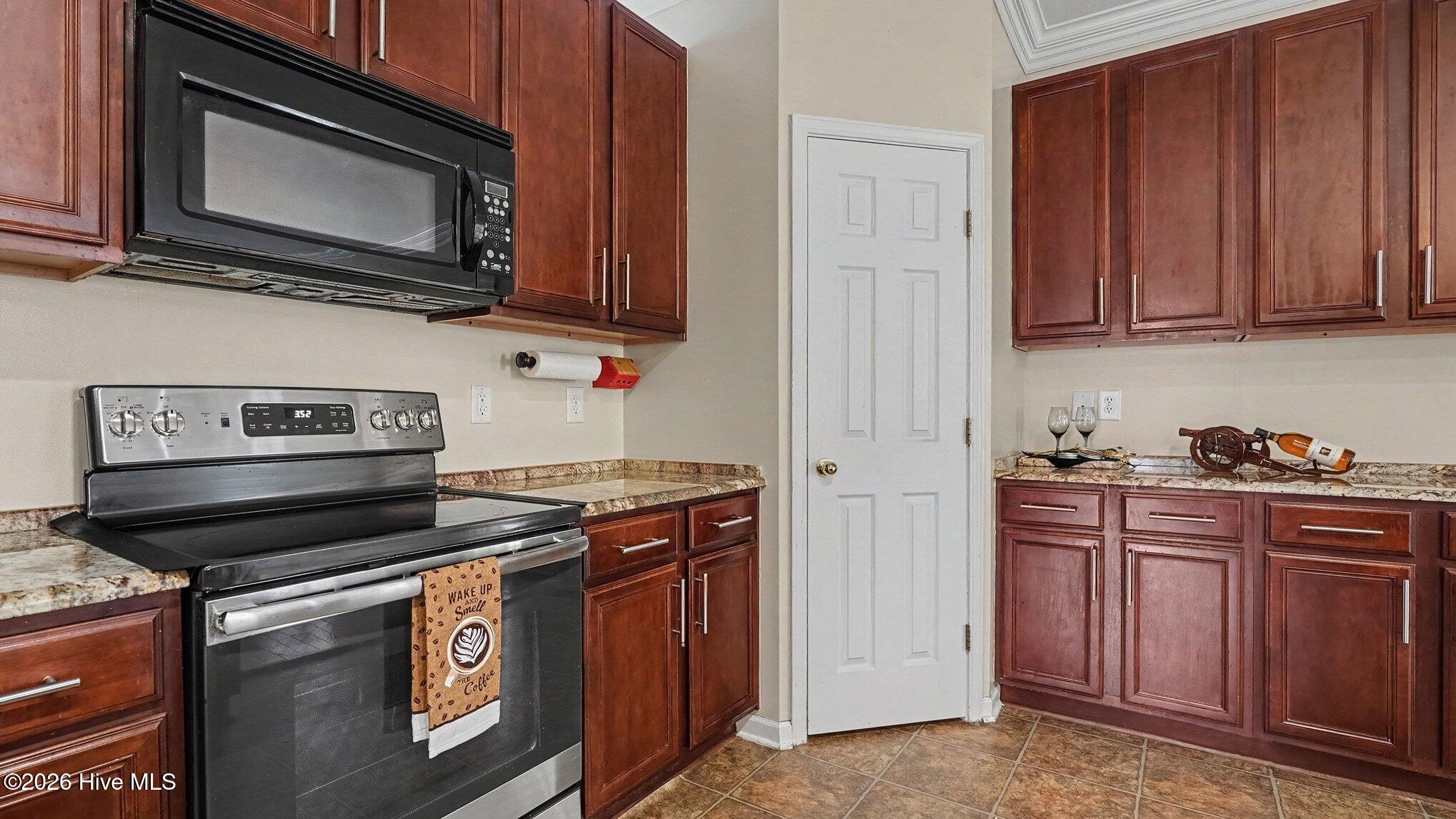 5900 Pine Branch Drive Property Photo 6