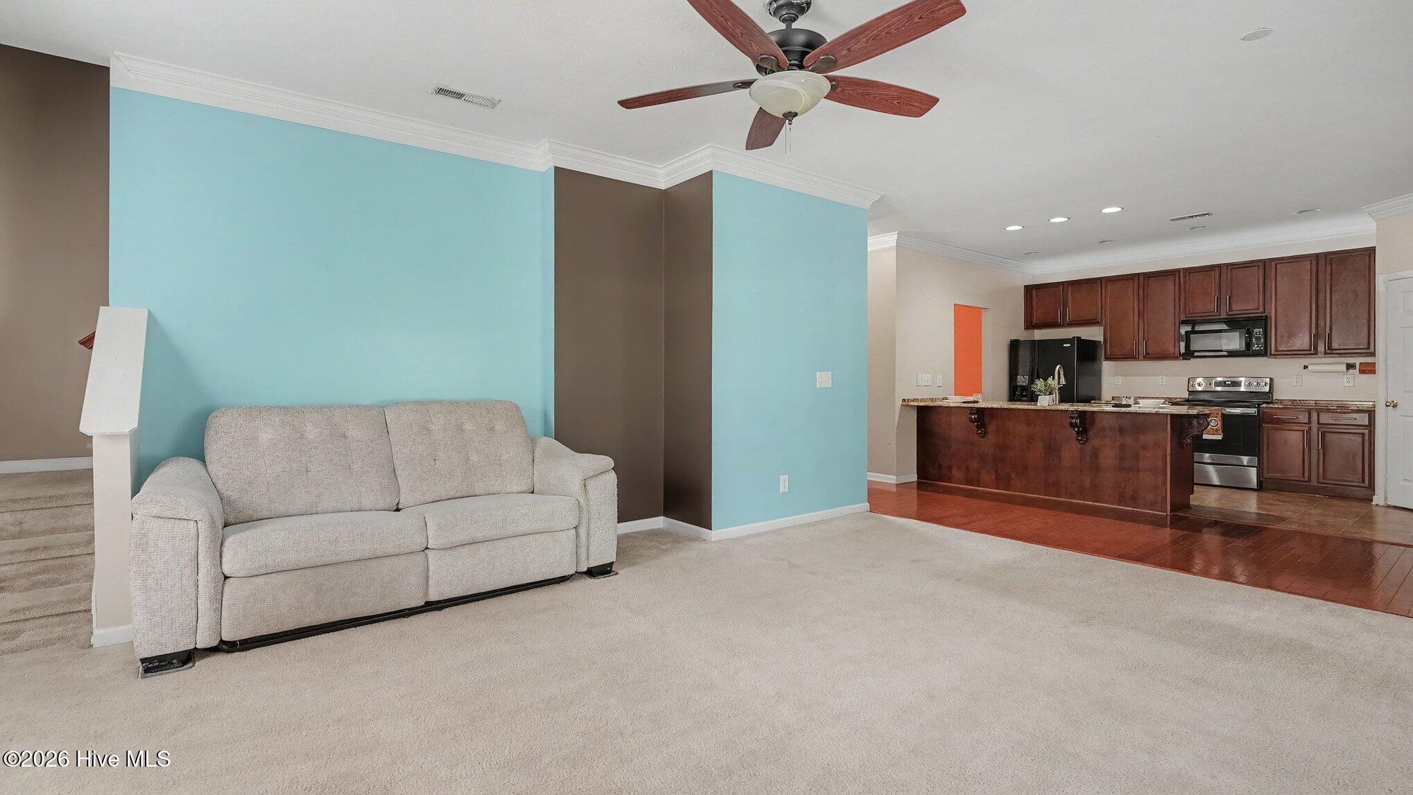 5900 Pine Branch Drive Property Photo 8