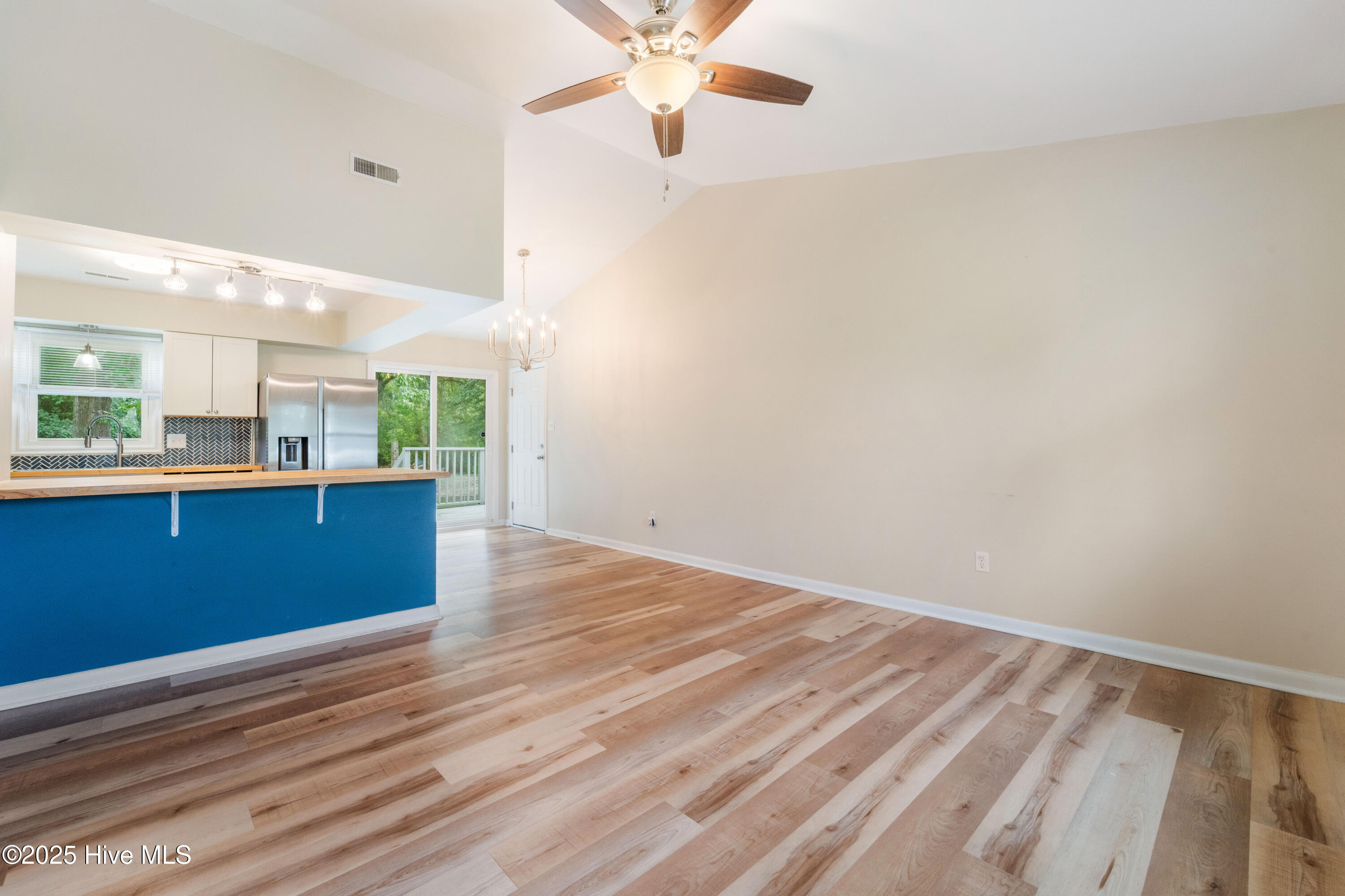 1036 Birchwood Lane Property Photo 3