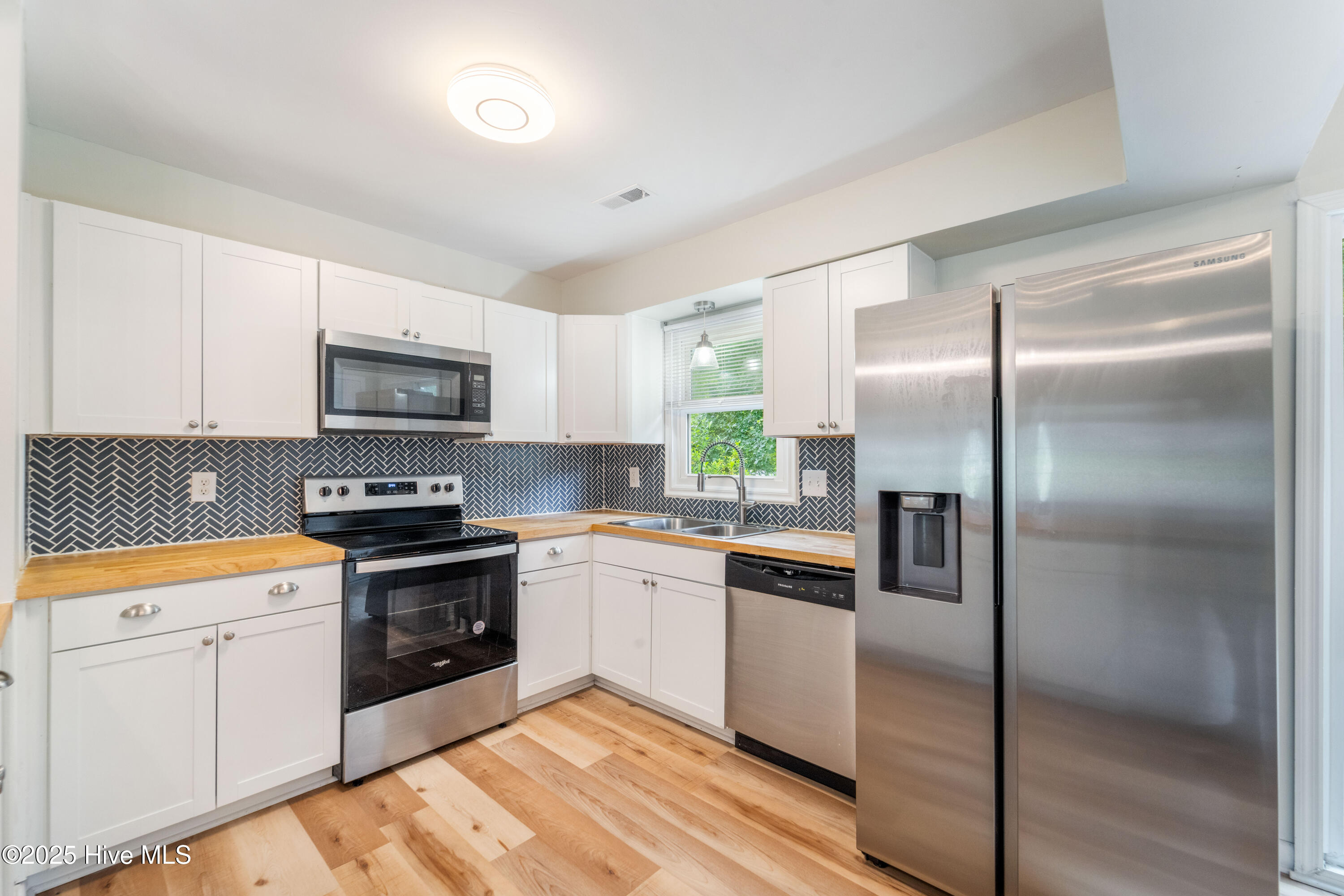 1036 Birchwood Lane Property Photo 8