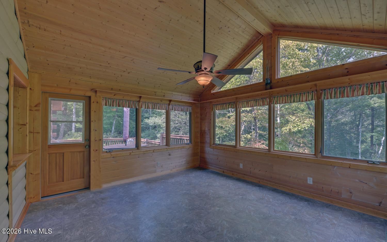 3021 Hanging Dog Road Property Photo 10