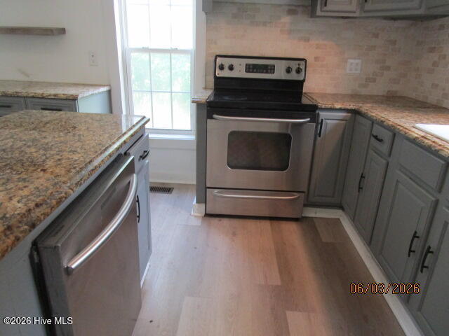 424 Louise Street Property Photo 7
