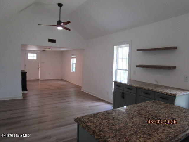 424 Louise Street Property Photo 8