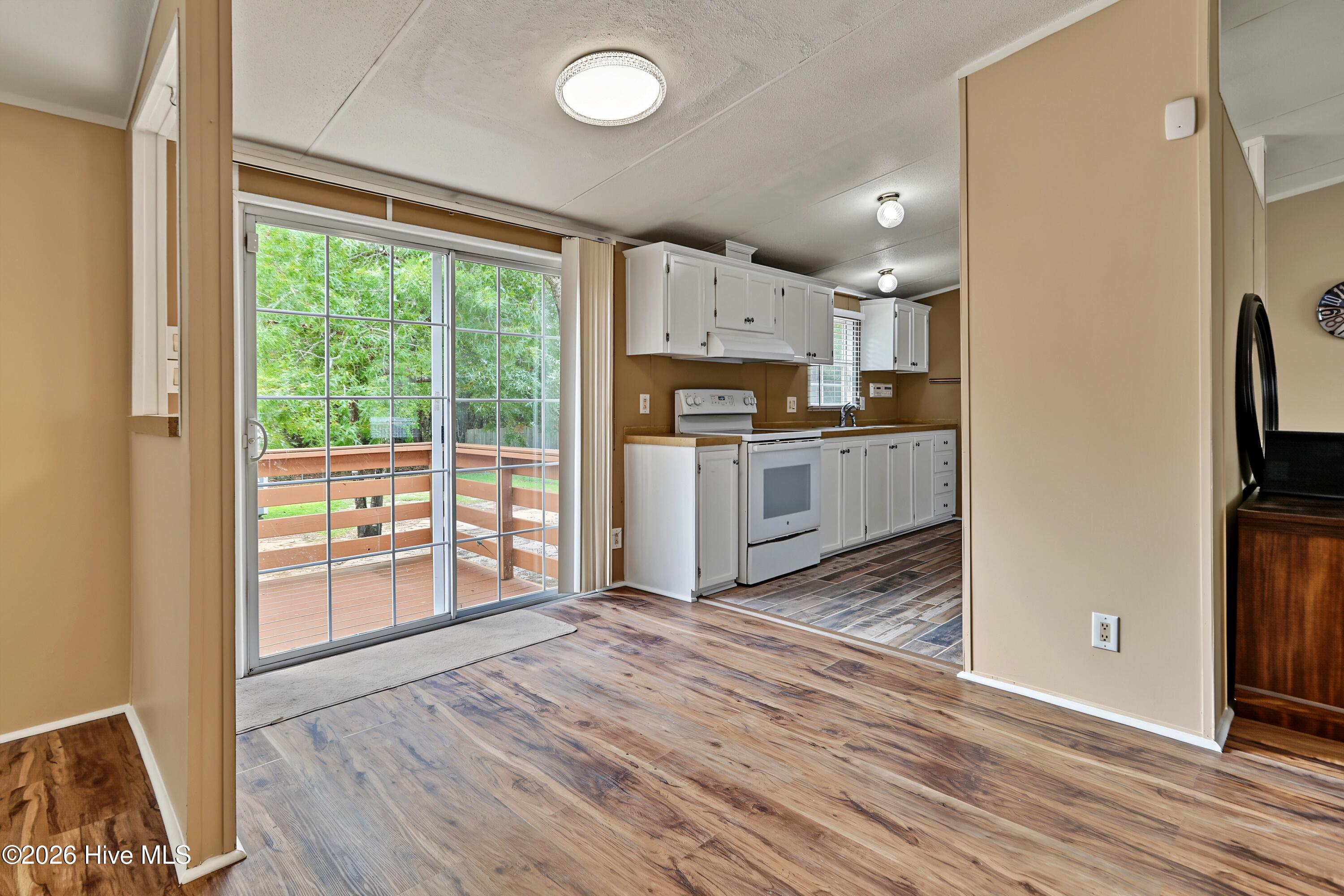 519 Mulligan Way Se Property Photo 13