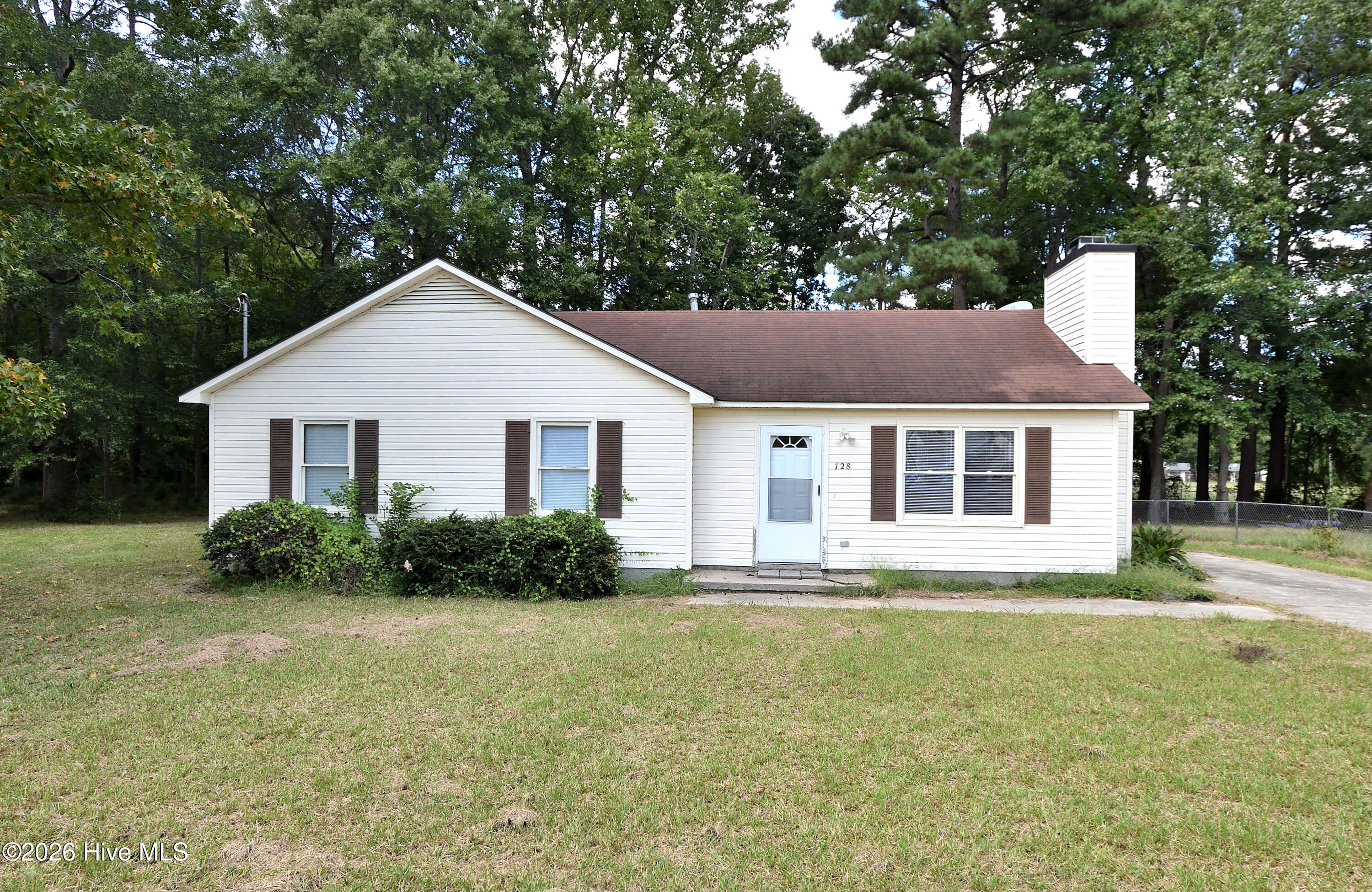 728 Salisbury Drive Property Photo 1