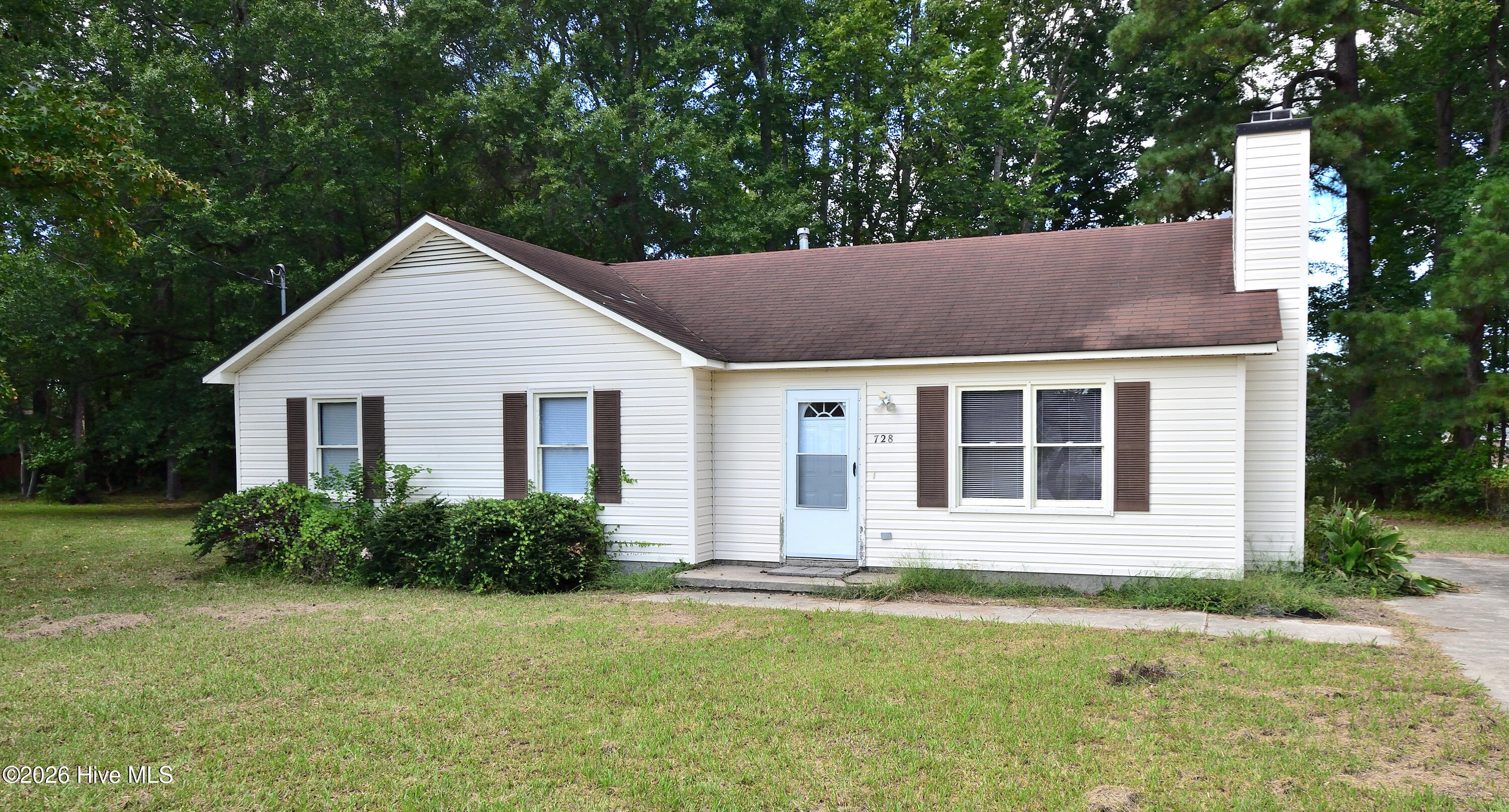 728 Salisbury Drive Property Photo 2