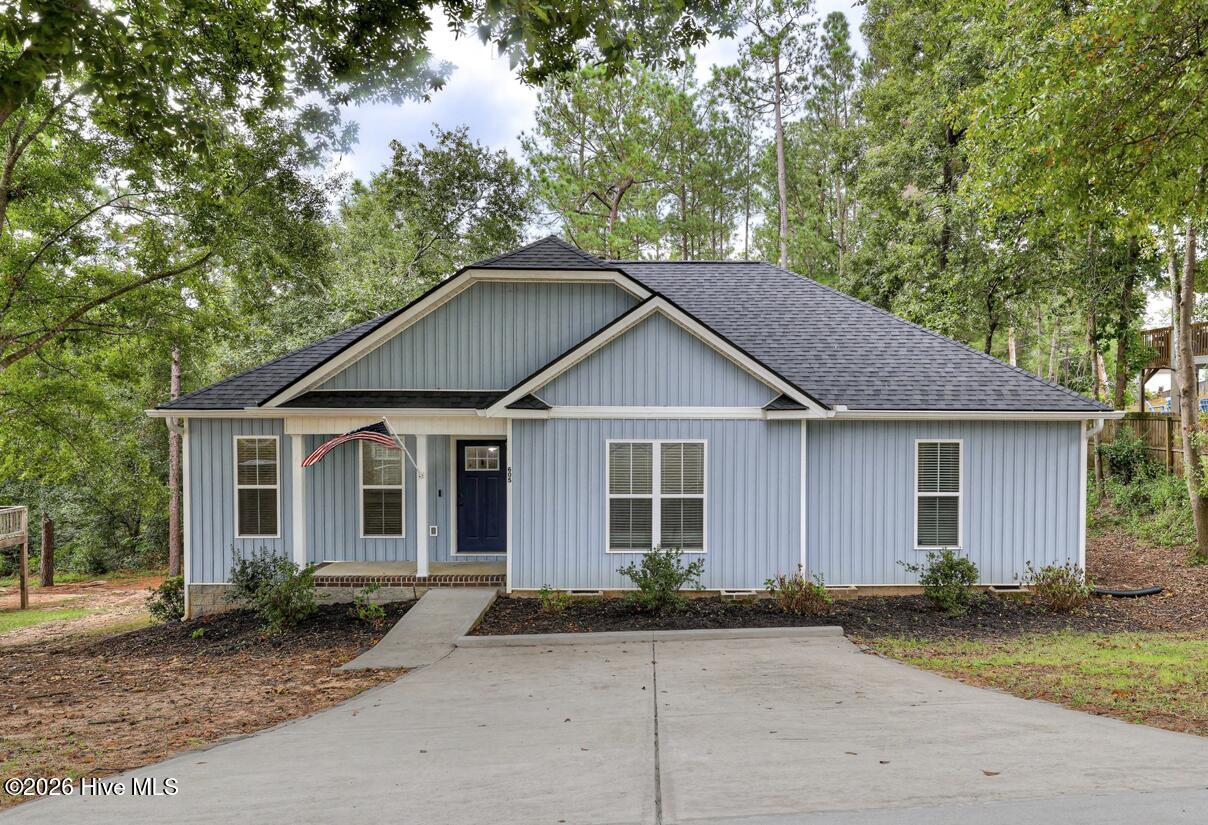 605 Ridgefield Drive Property Photo 1