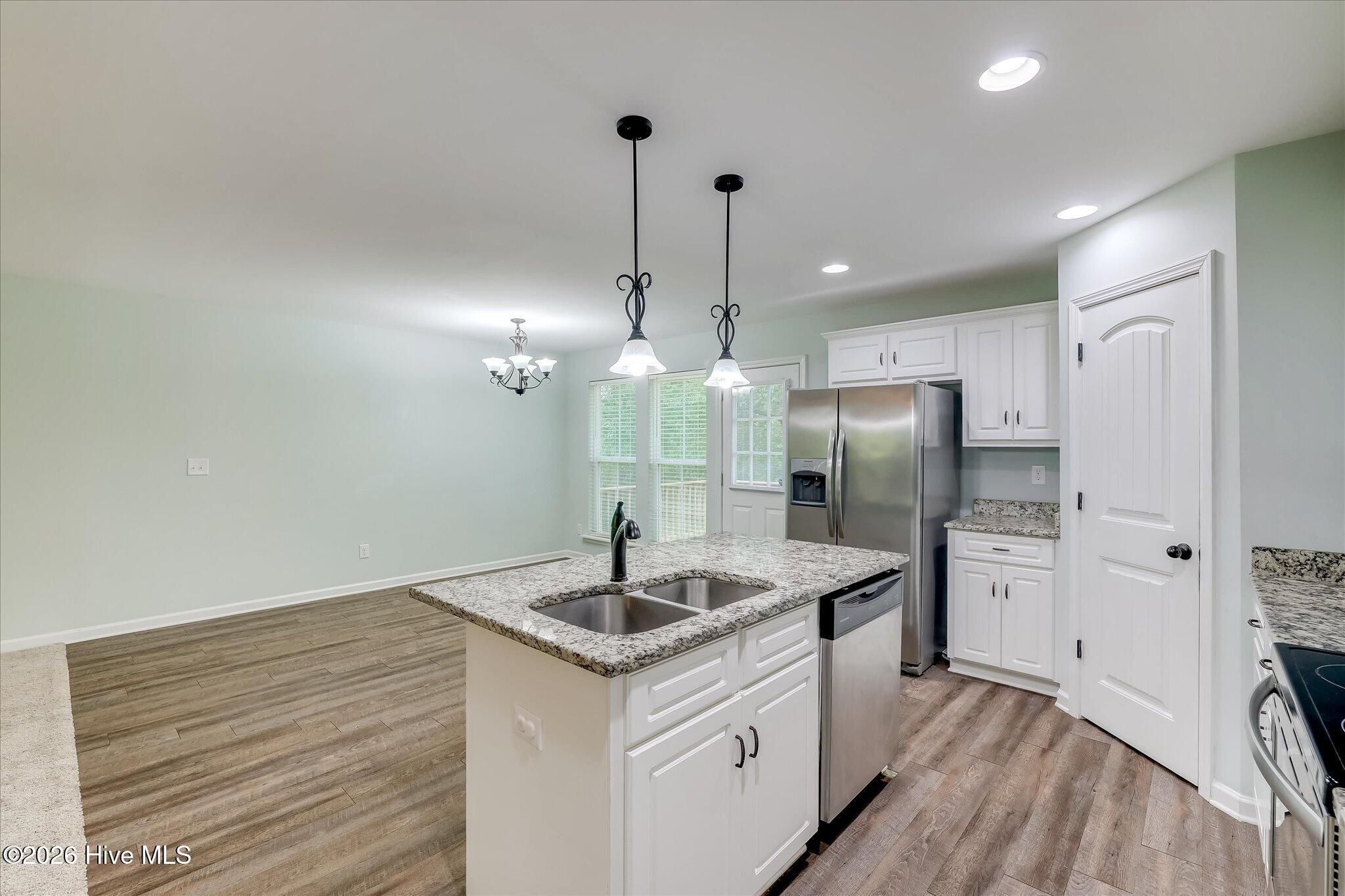 605 Ridgefield Drive Property Photo 6