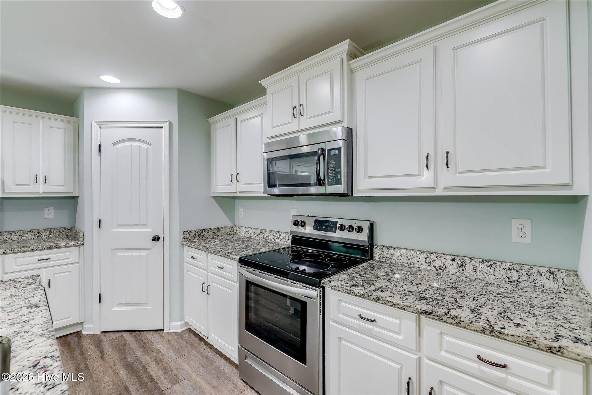 605 Ridgefield Drive Property Photo 8