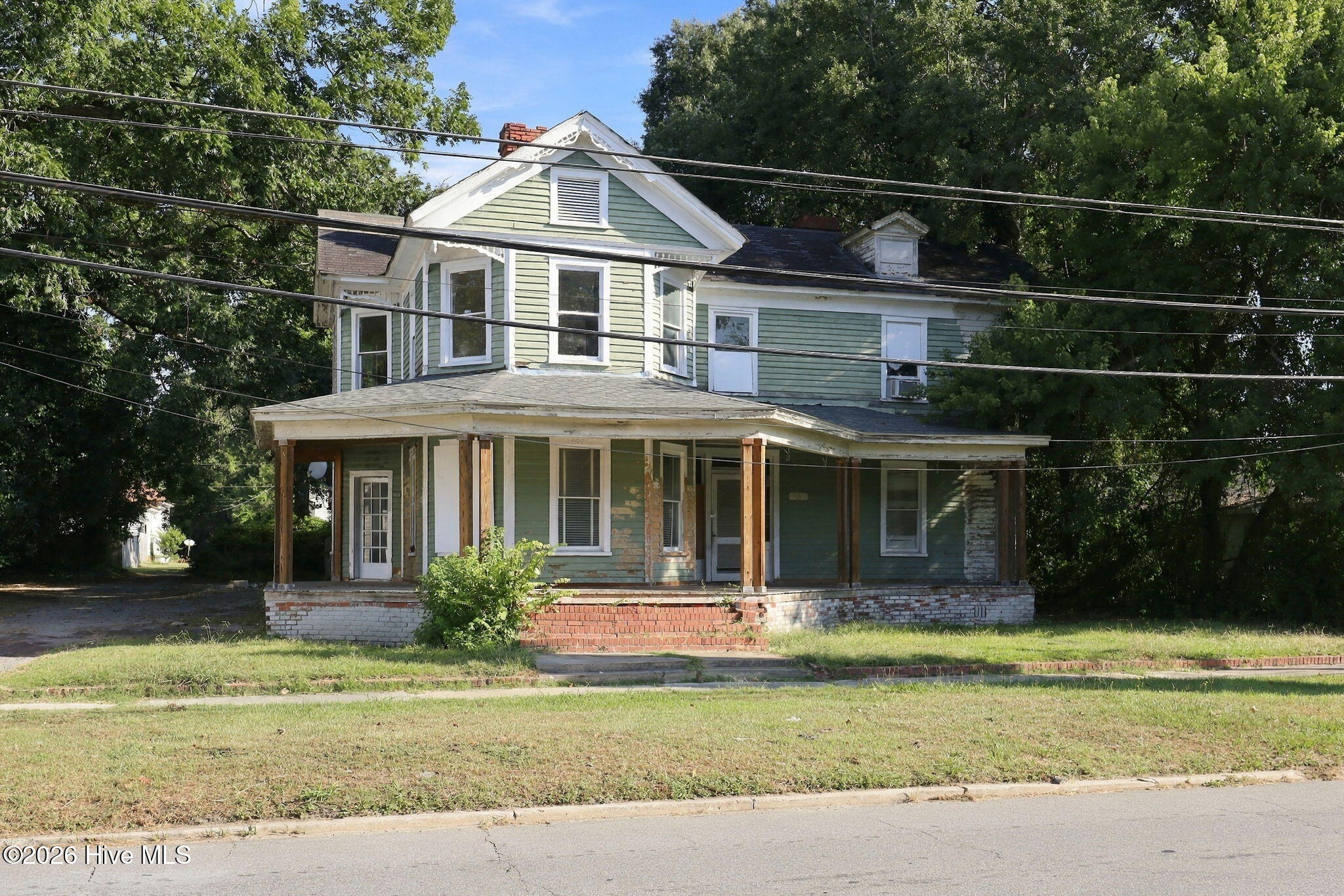 653 Third Street Property Photo 2