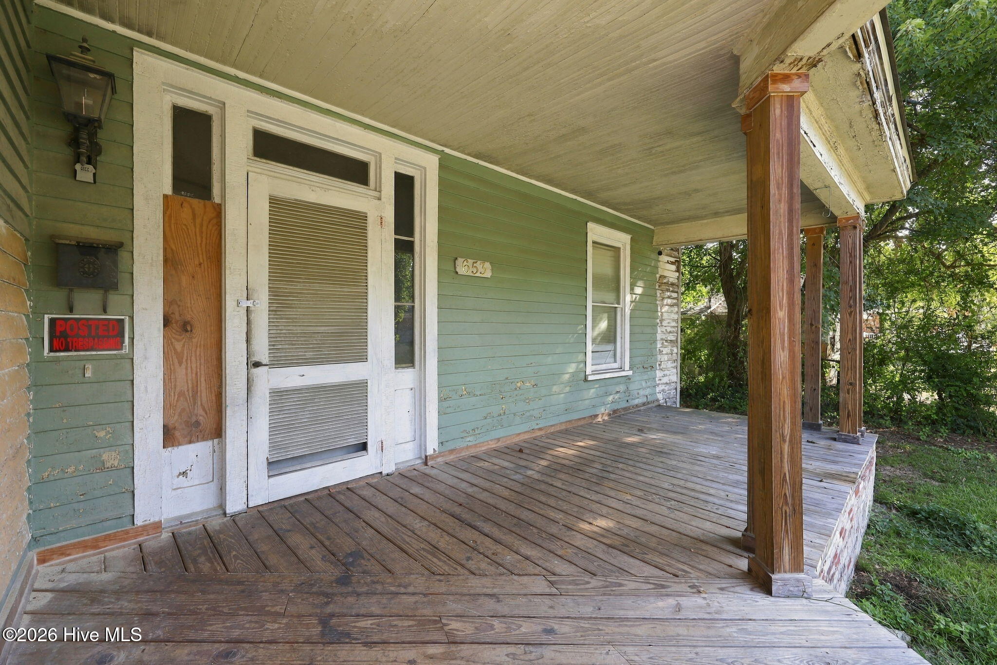 653 Third Street Property Photo 3