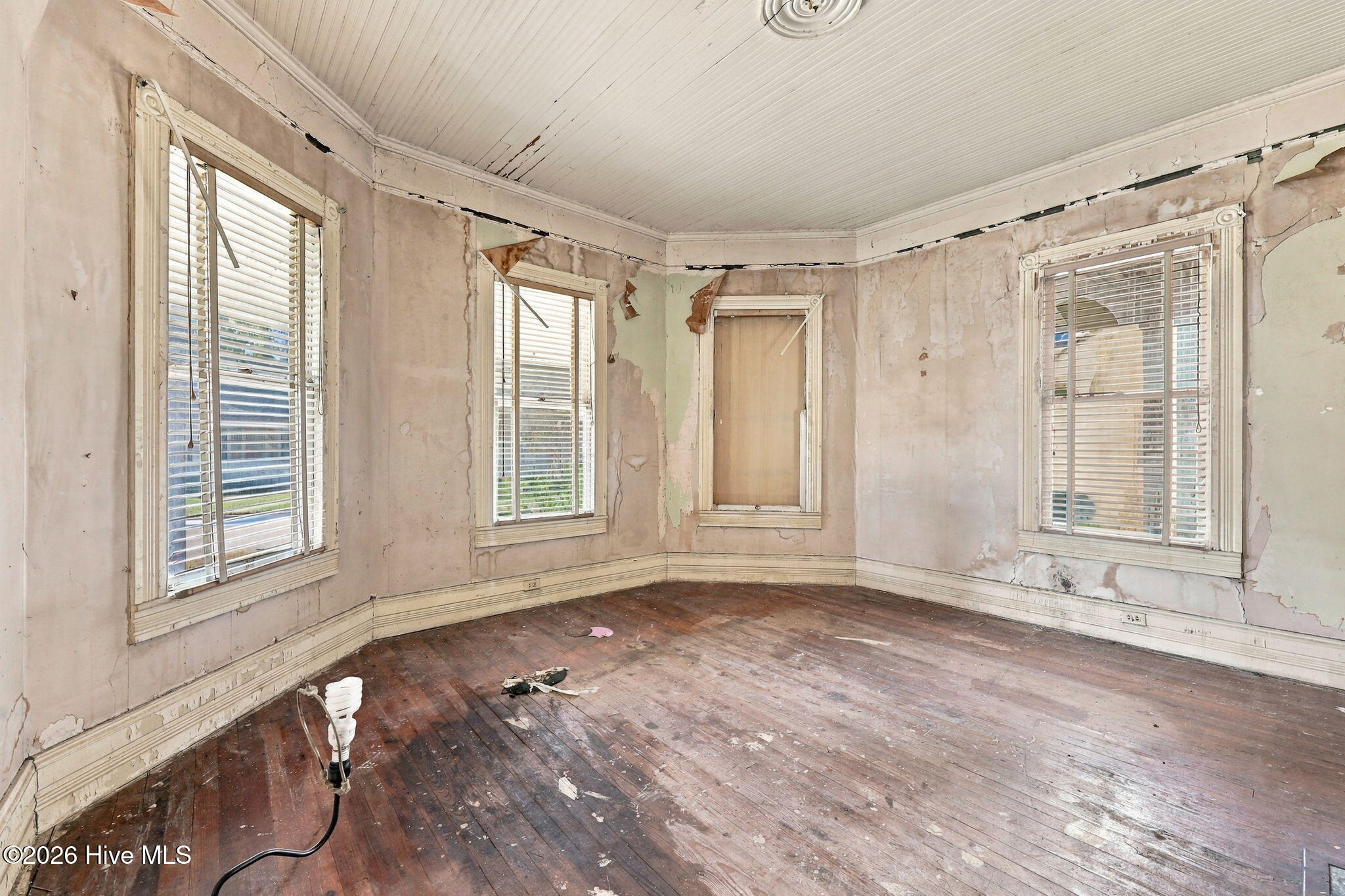 653 Third Street Property Photo 6