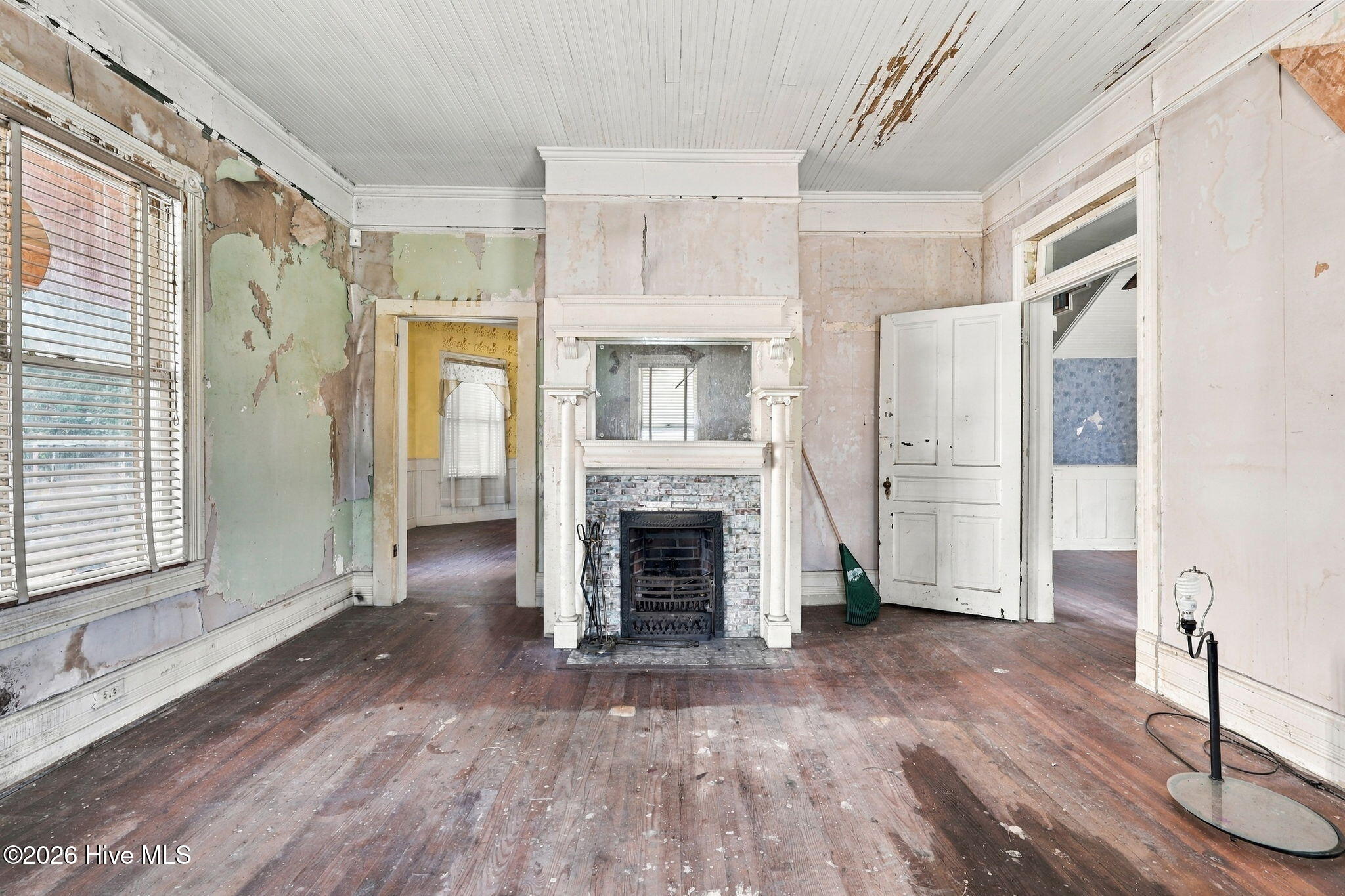 653 Third Street Property Photo 8