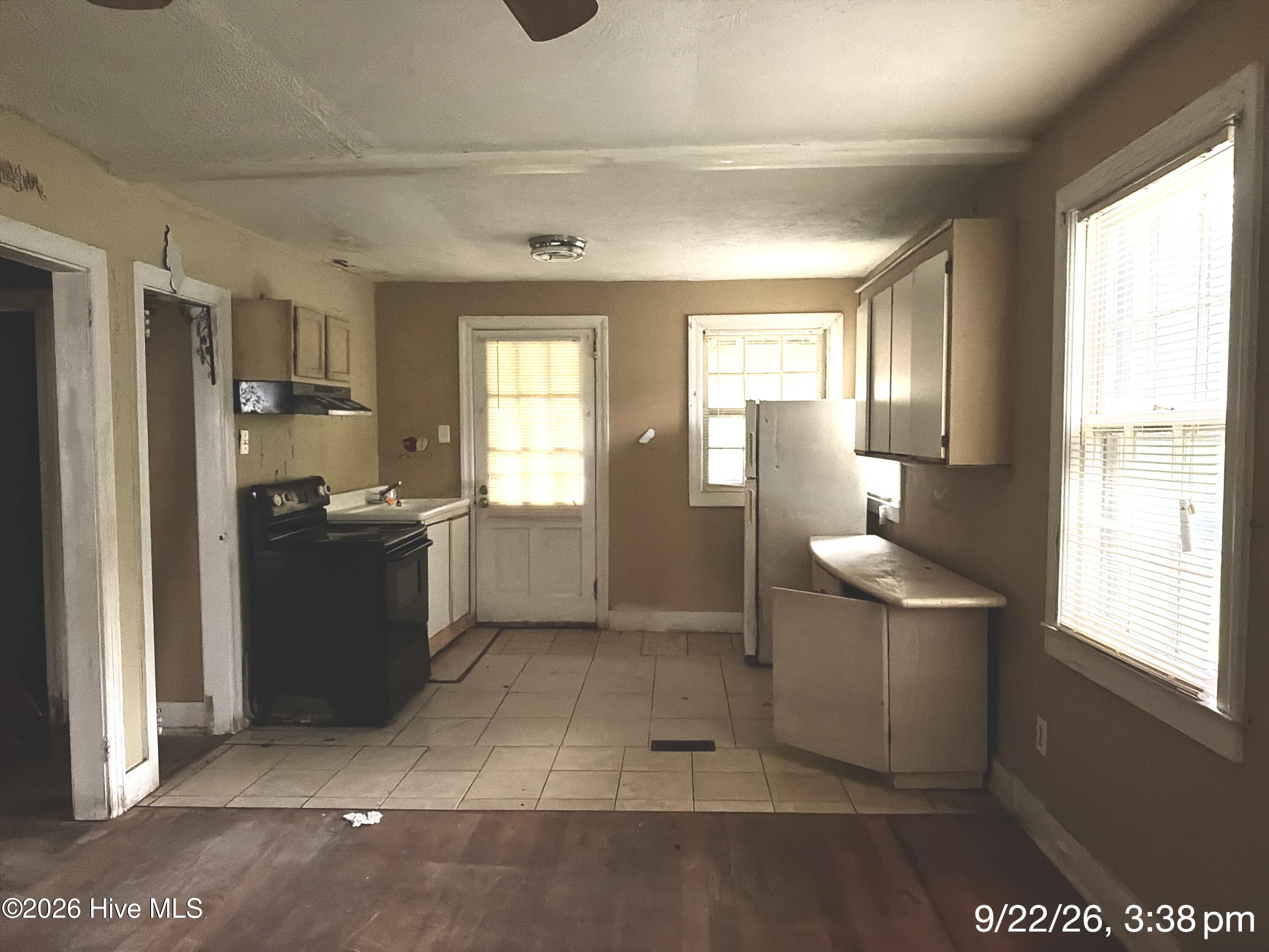 2135 Shirley Avenue Property Photo 4