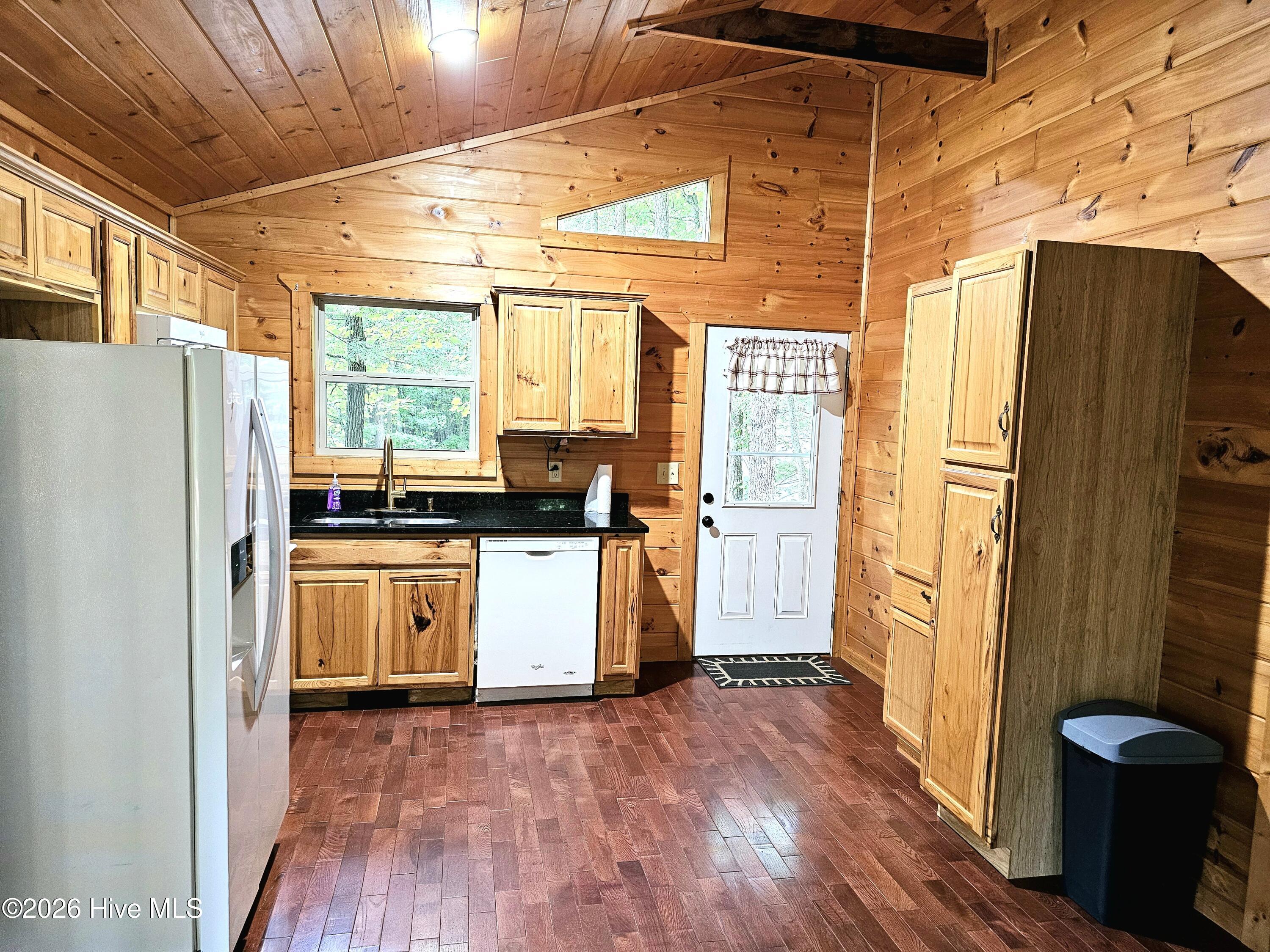194 Leonard Lane Property Photo 18