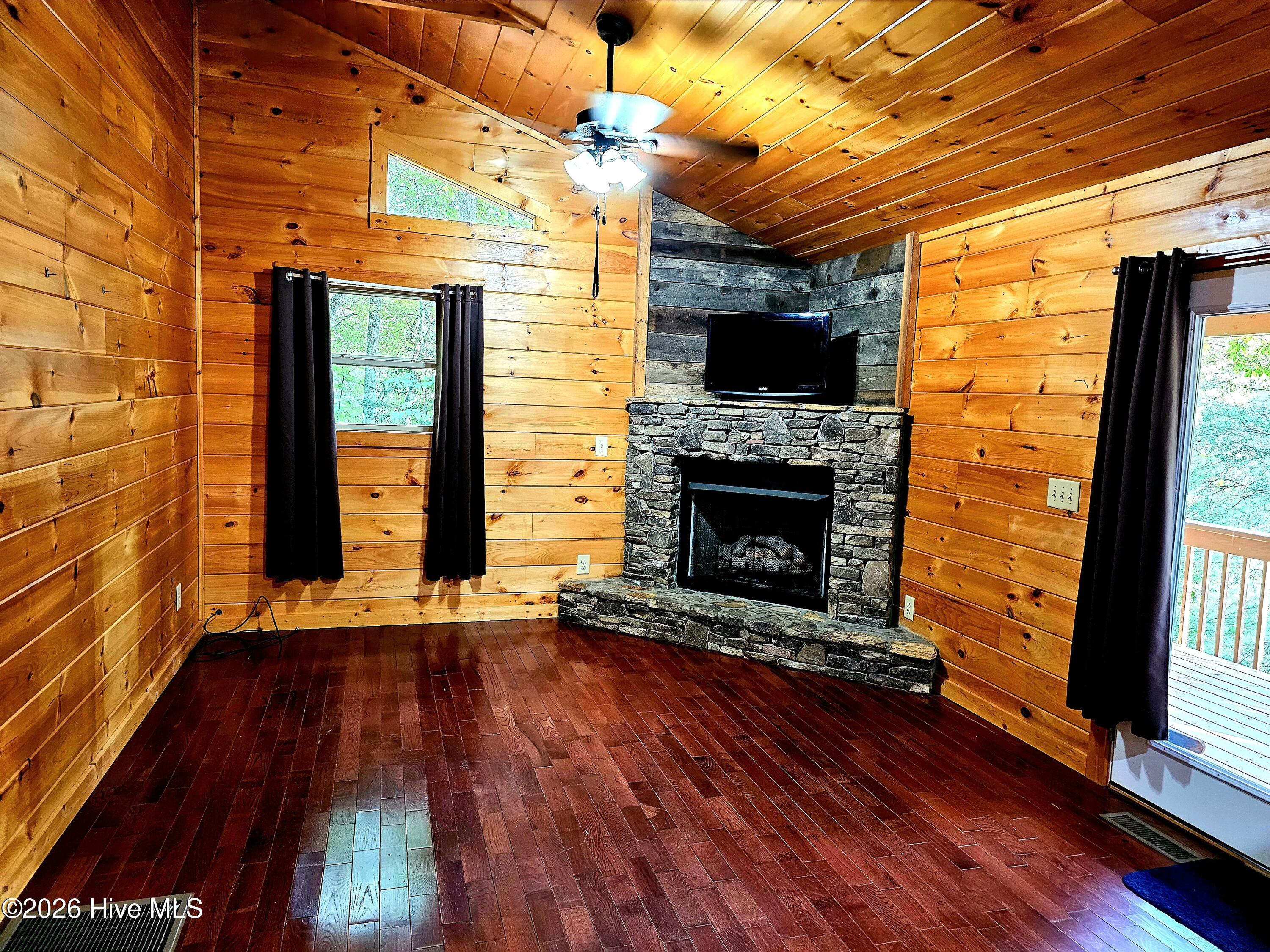 194 Leonard Lane Property Photo 22