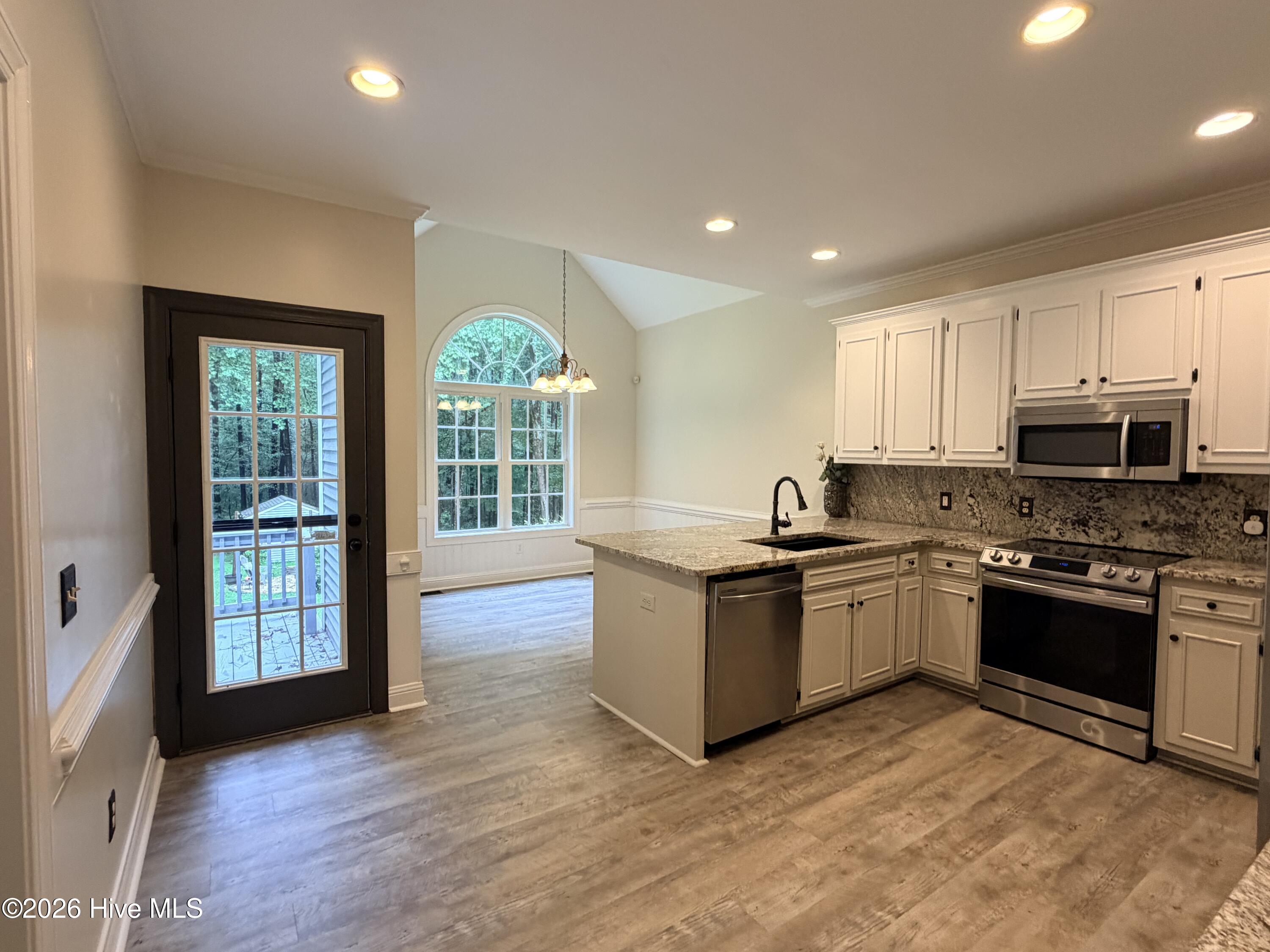 1702 Timberlane Drive Property Photo 8