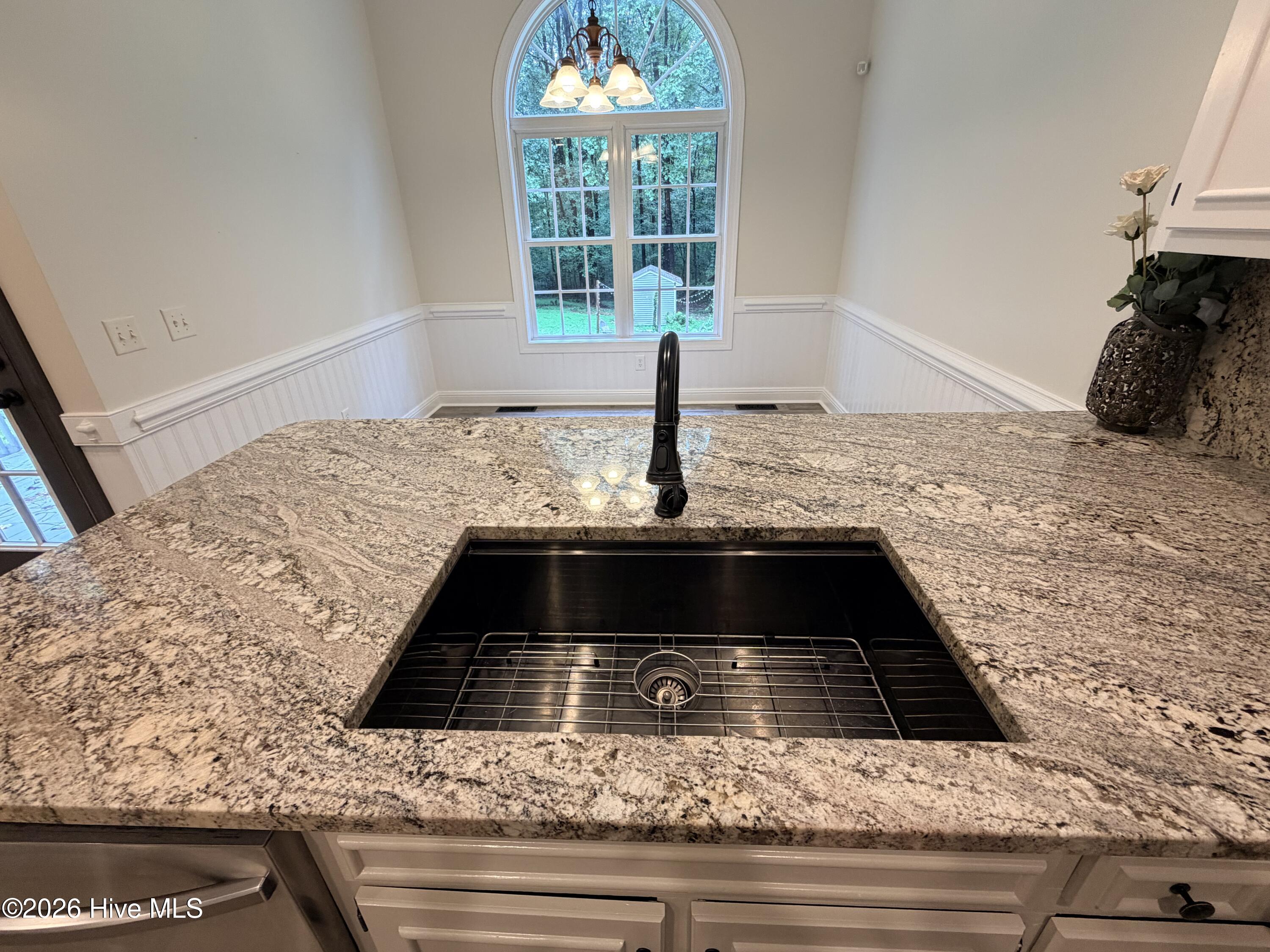 1702 Timberlane Drive Property Photo 11