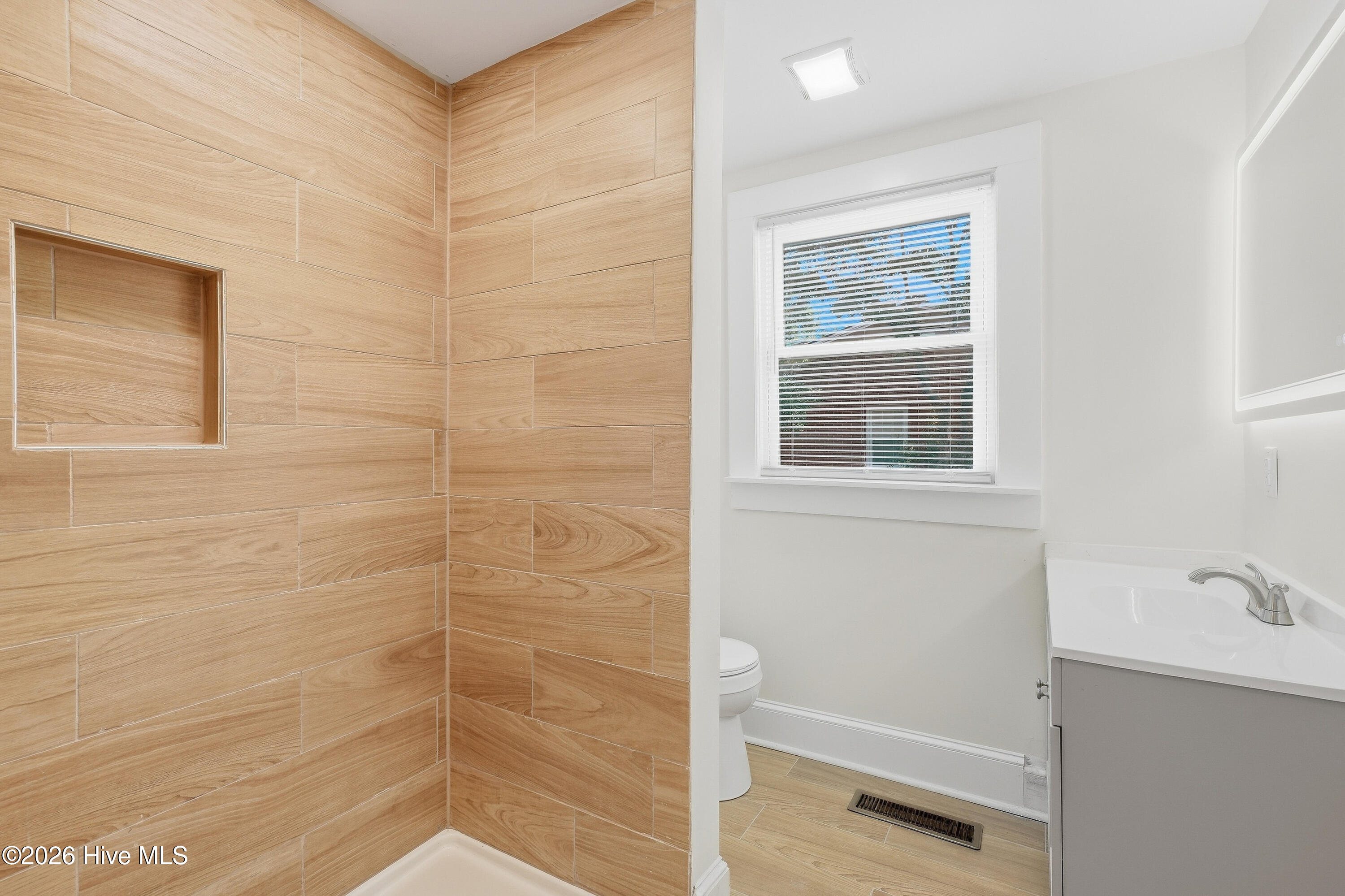 1708 Lucerne Way Property Photo 33