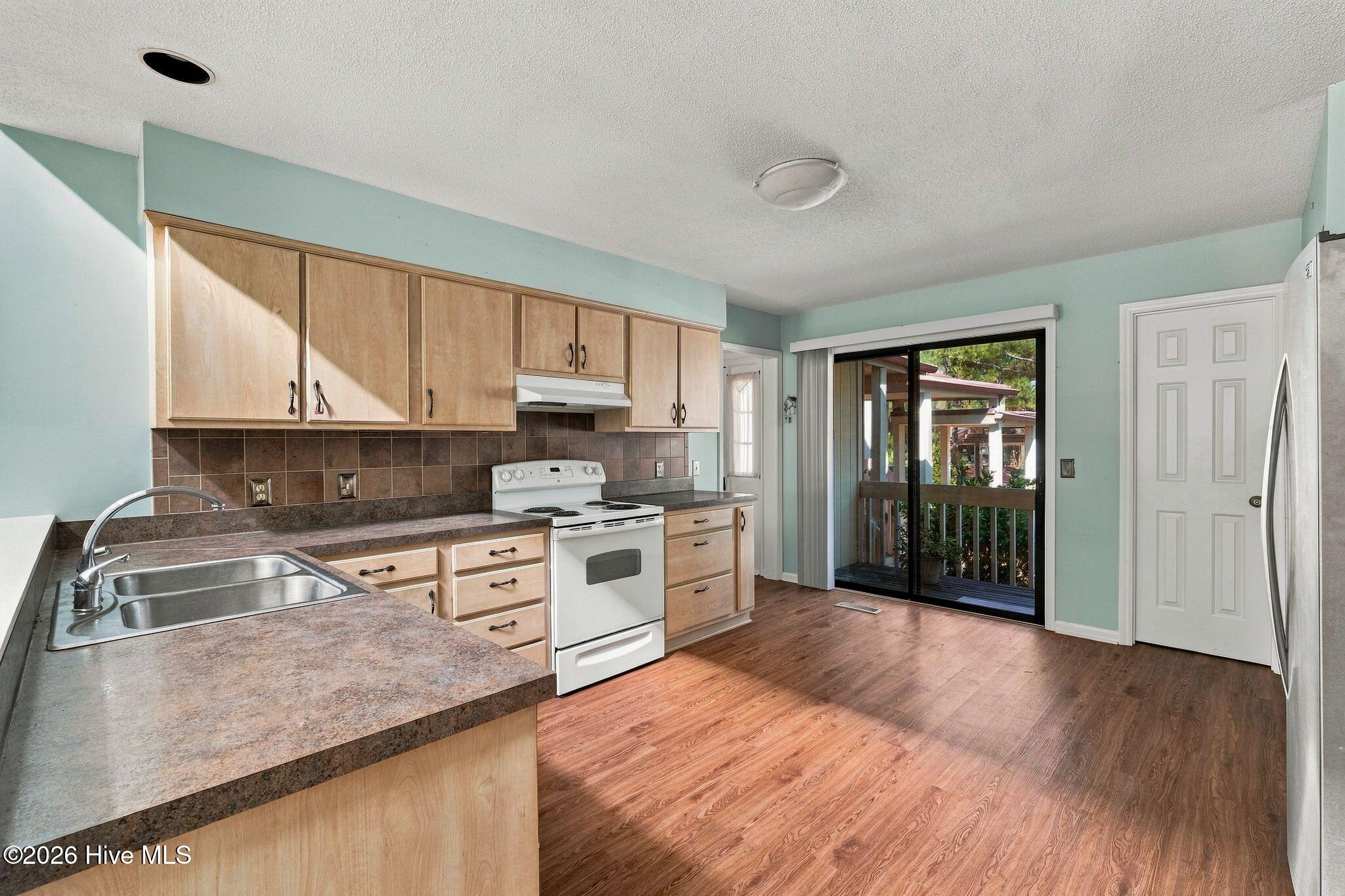 36 Martin Drive Unit E Property Photo 9