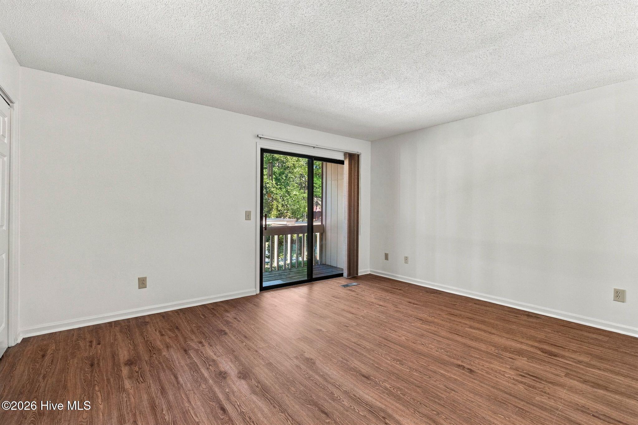 36 Martin Drive Unit E Property Photo 13