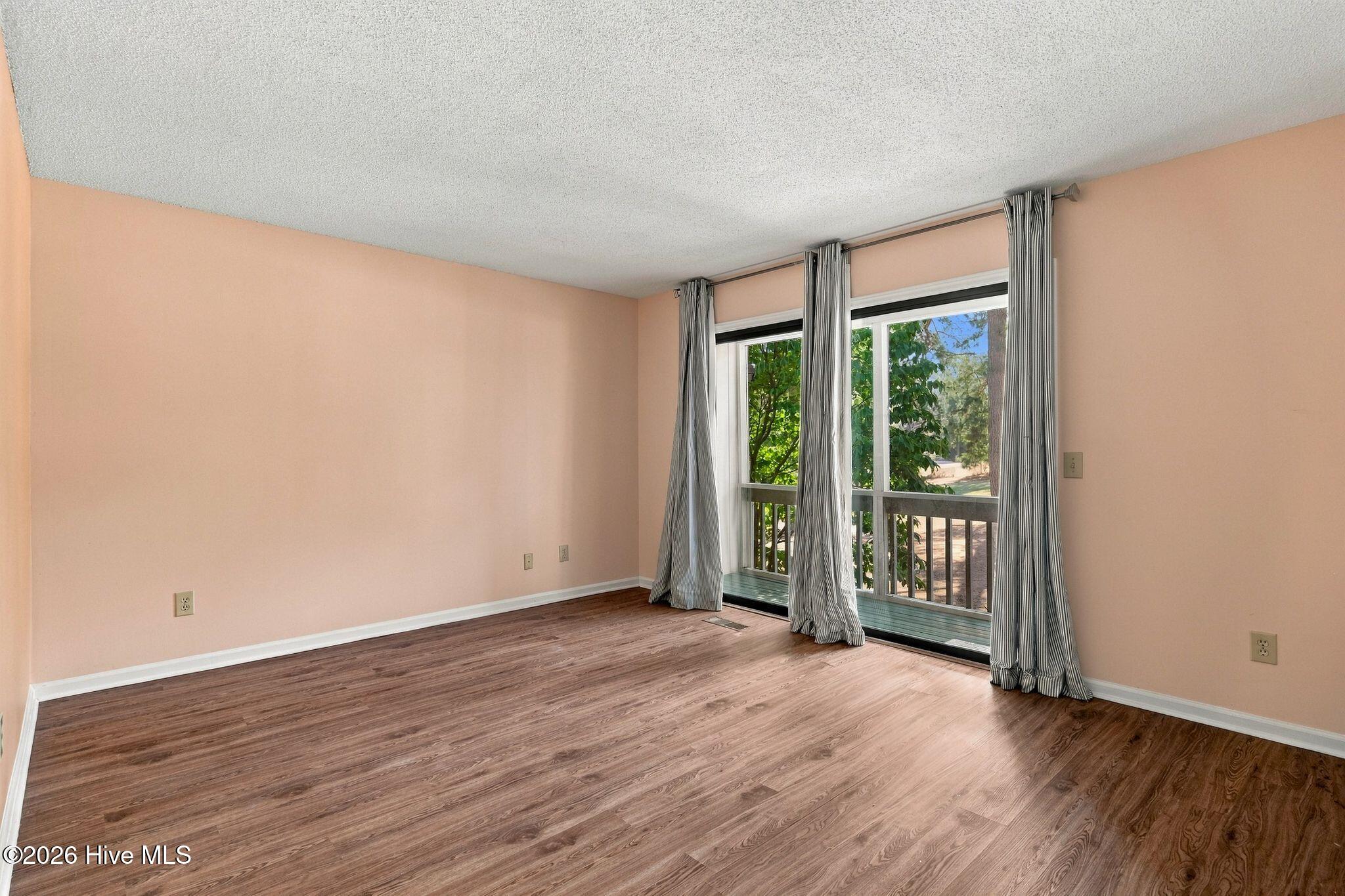 36 Martin Drive Unit E Property Photo 16
