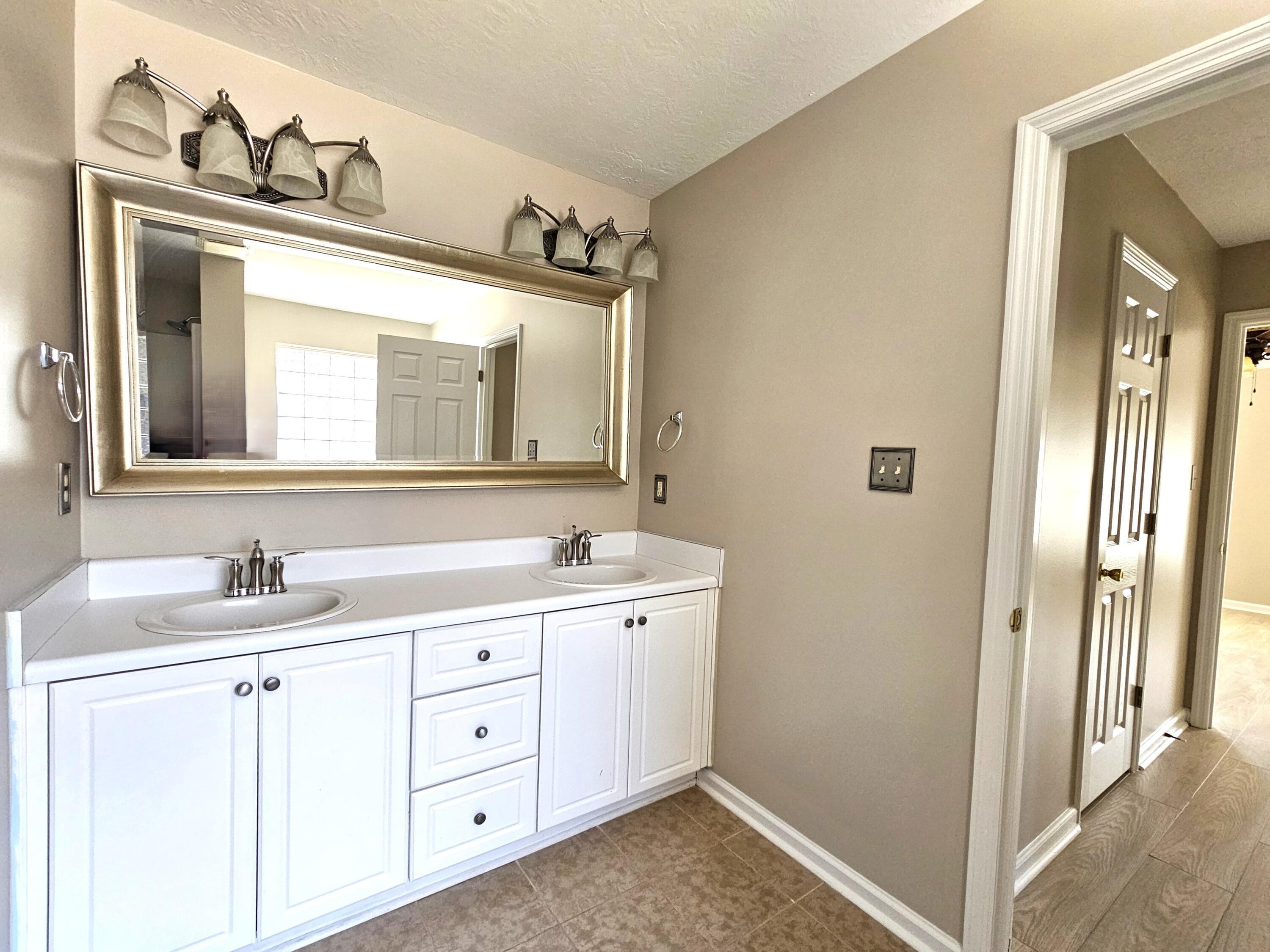 7629 Senators Ridge Drive Property Photo 19