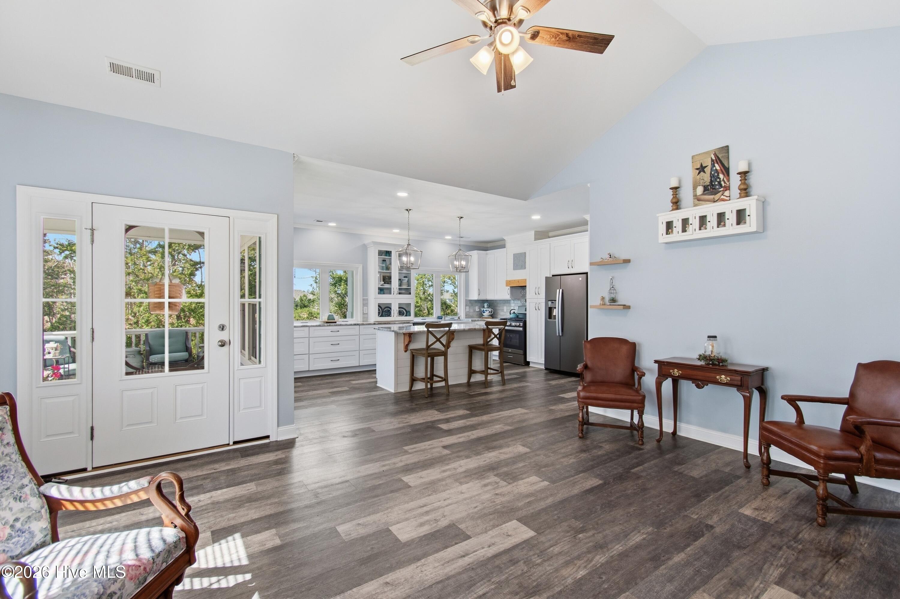 2847 Palm Grove Court Sw Property Photo 8
