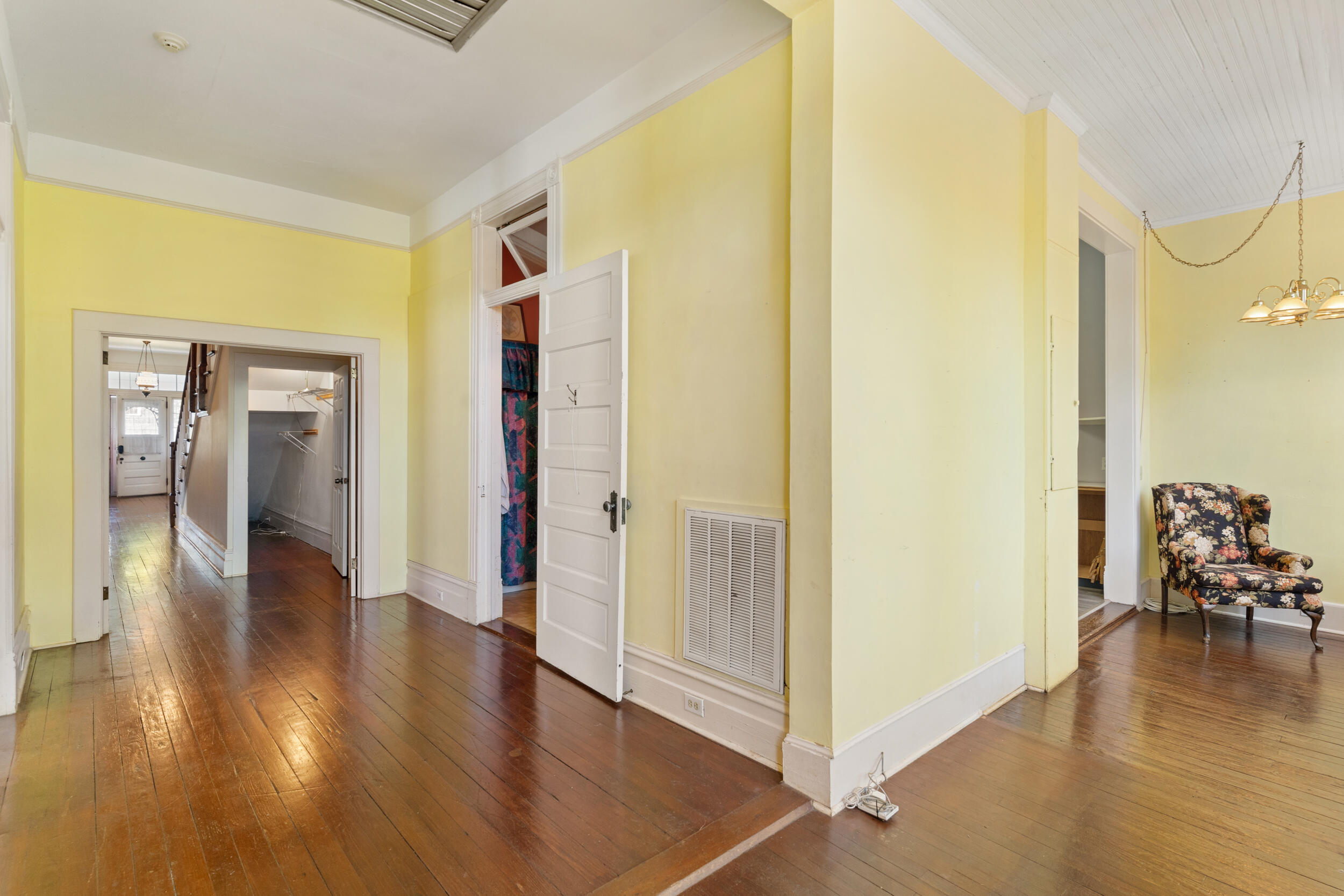401 W Broad Street Property Photo 14