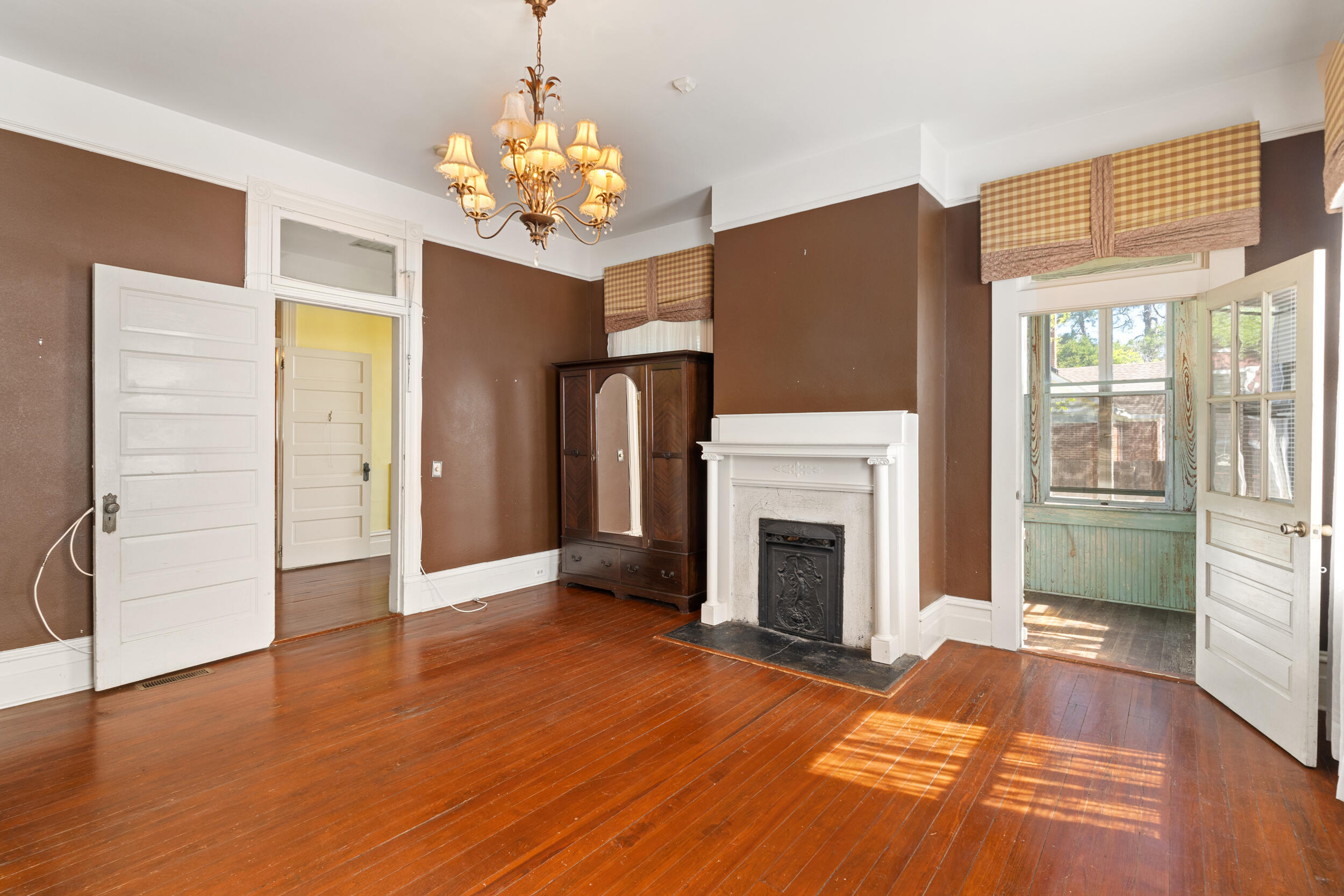 401 W Broad Street Property Photo 15