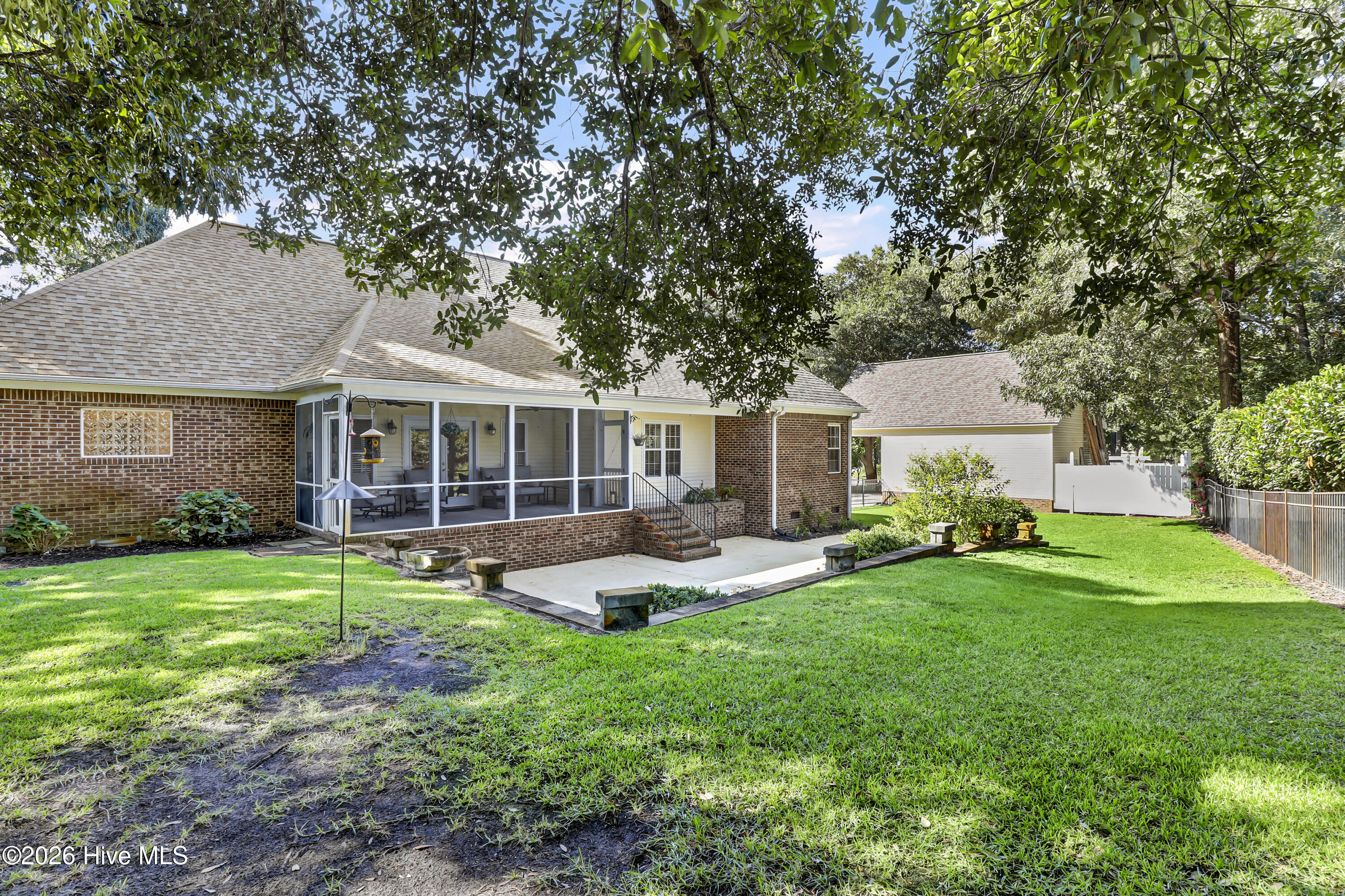 302 Pecan Court Property Photo 4