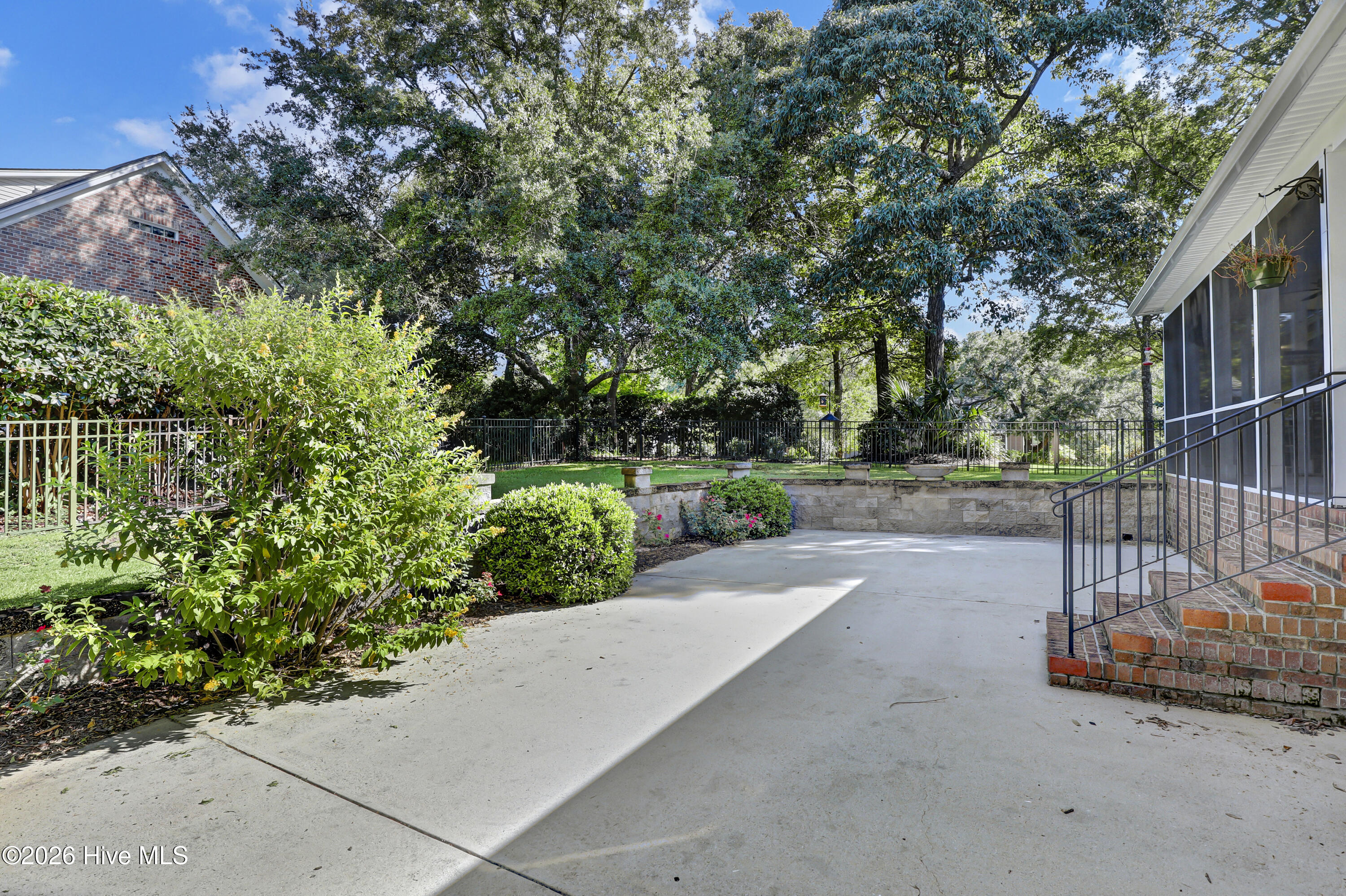 302 Pecan Court Property Photo 8