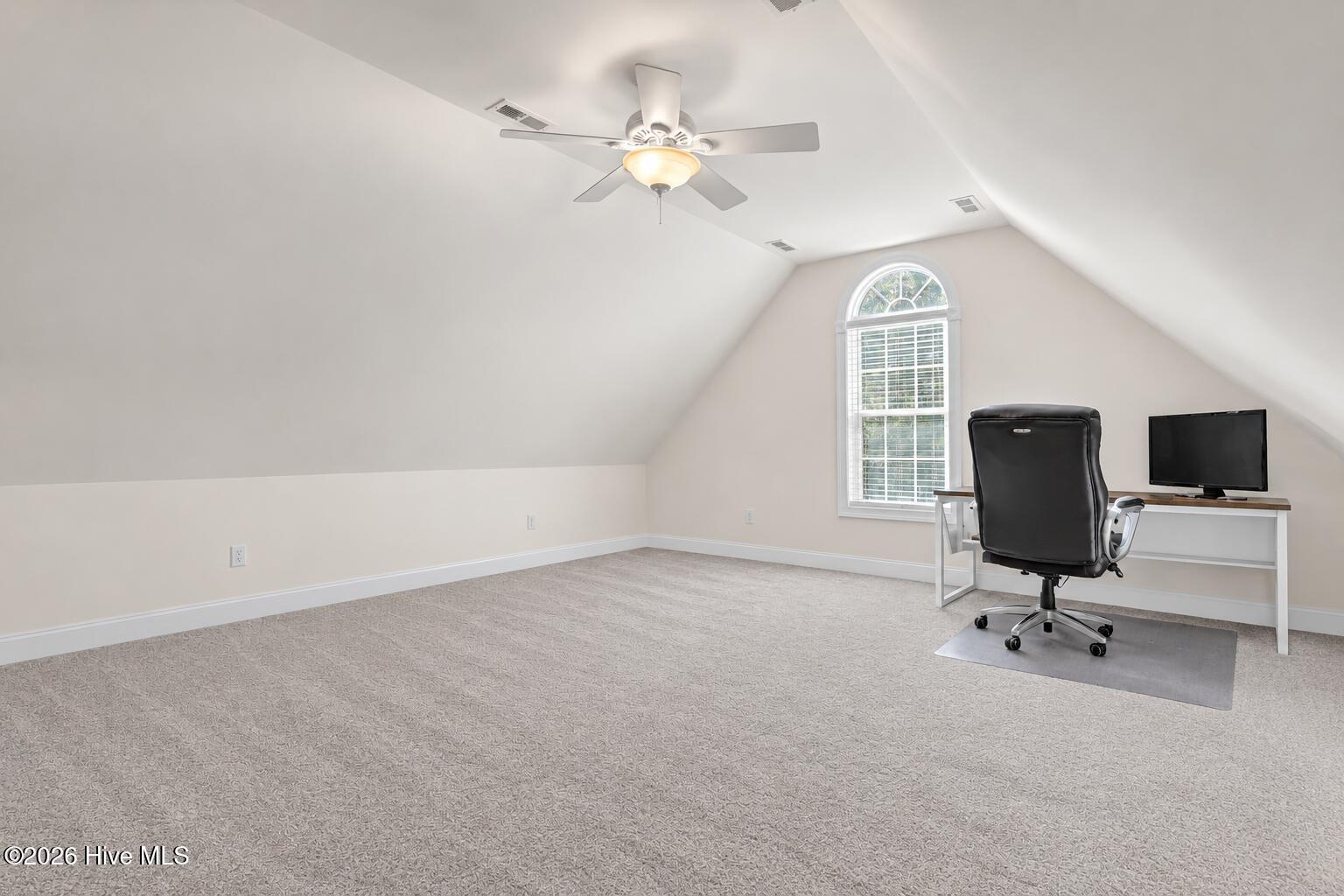 302 Pecan Court Property Photo 41