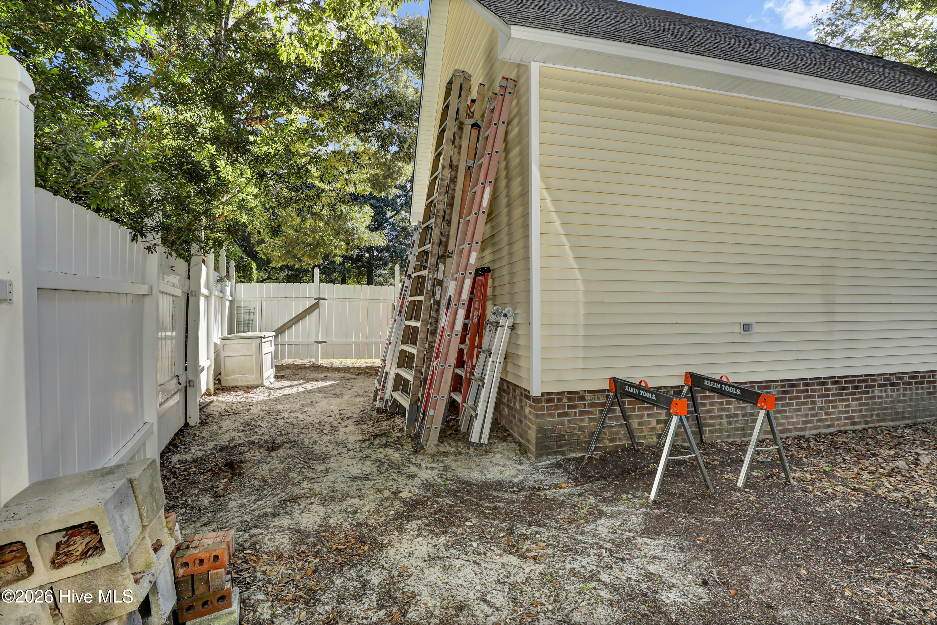 302 Pecan Court Property Photo 45