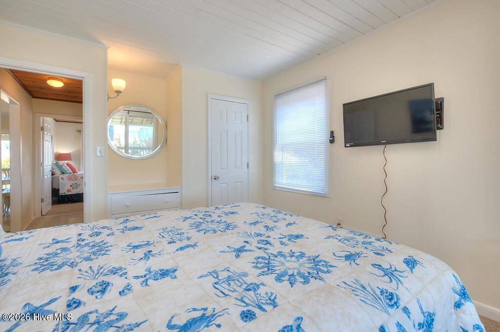 922 E Beach Drive Property Photo 20