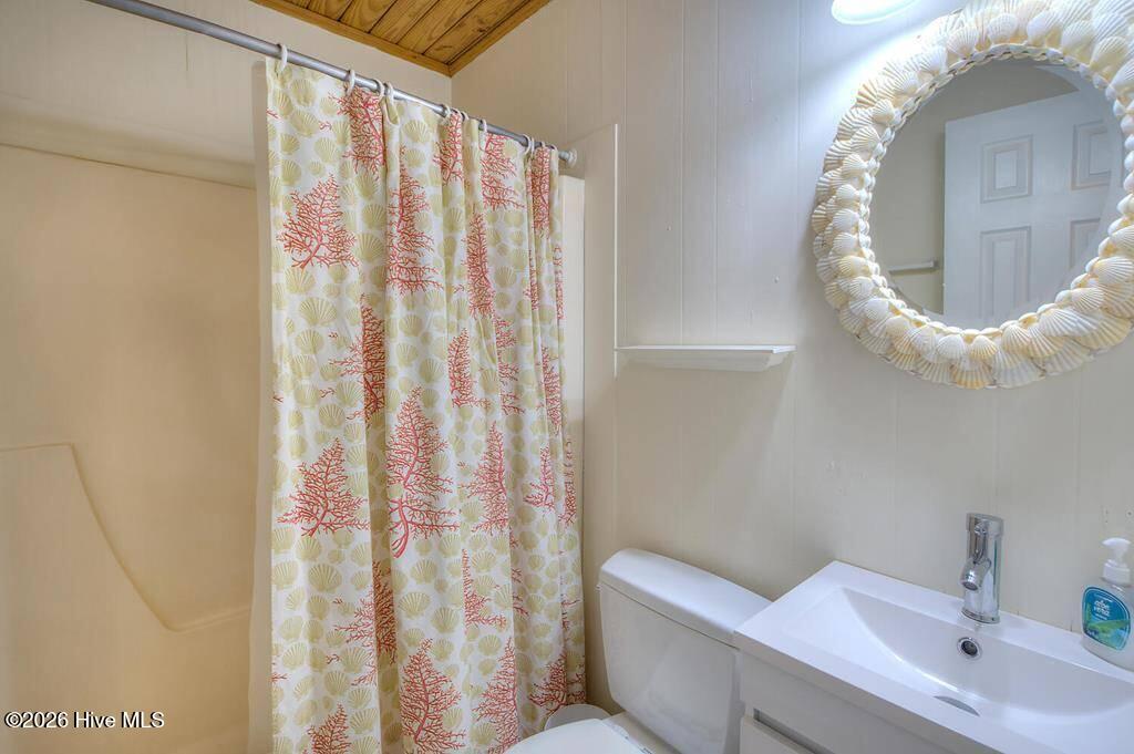922 E Beach Drive Property Photo 26