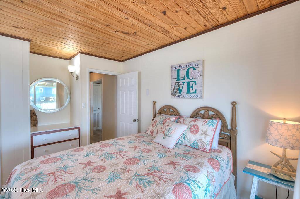 922 E Beach Drive Property Photo 27