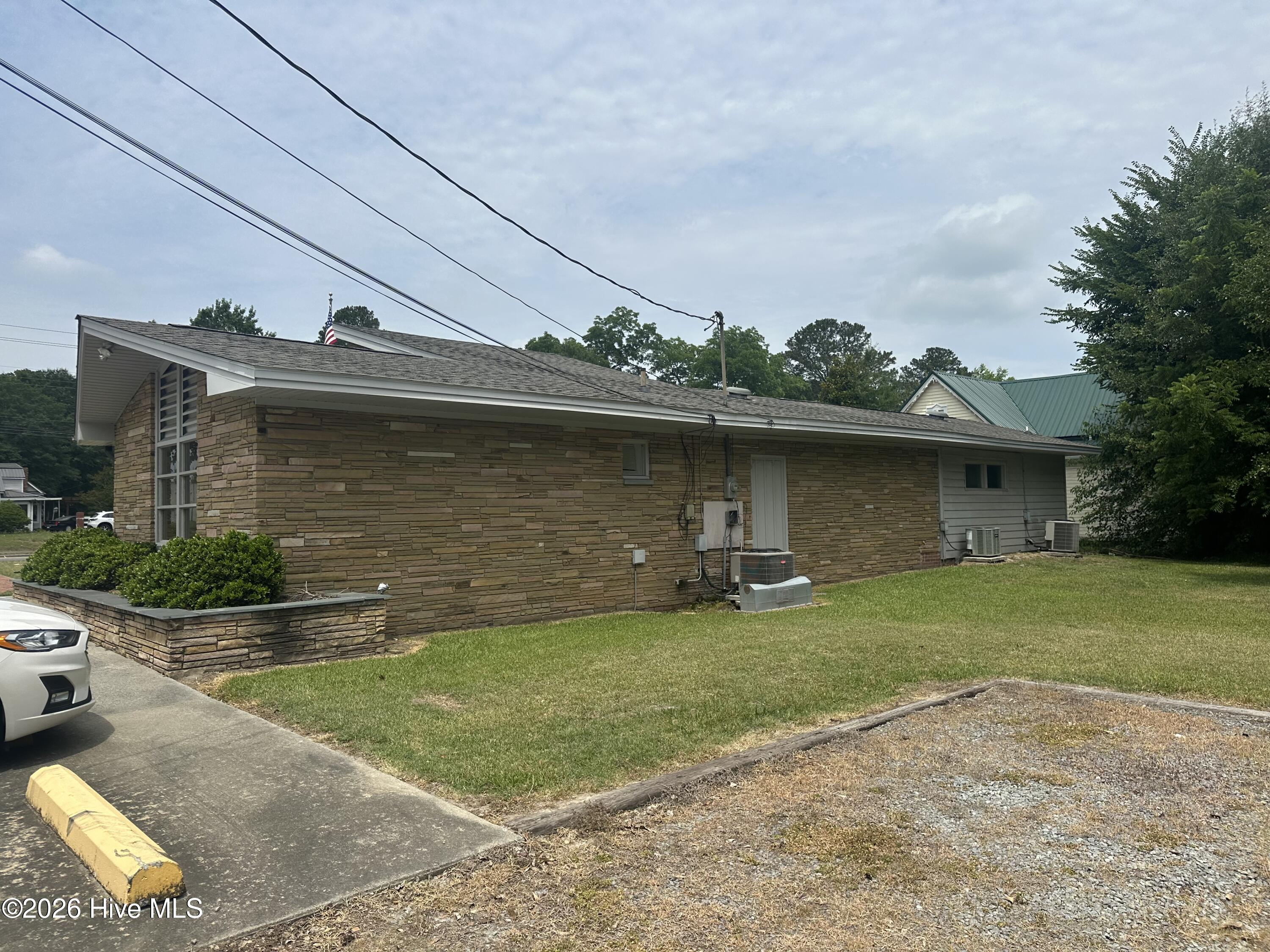 404 N Pine Street Property Photo 4
