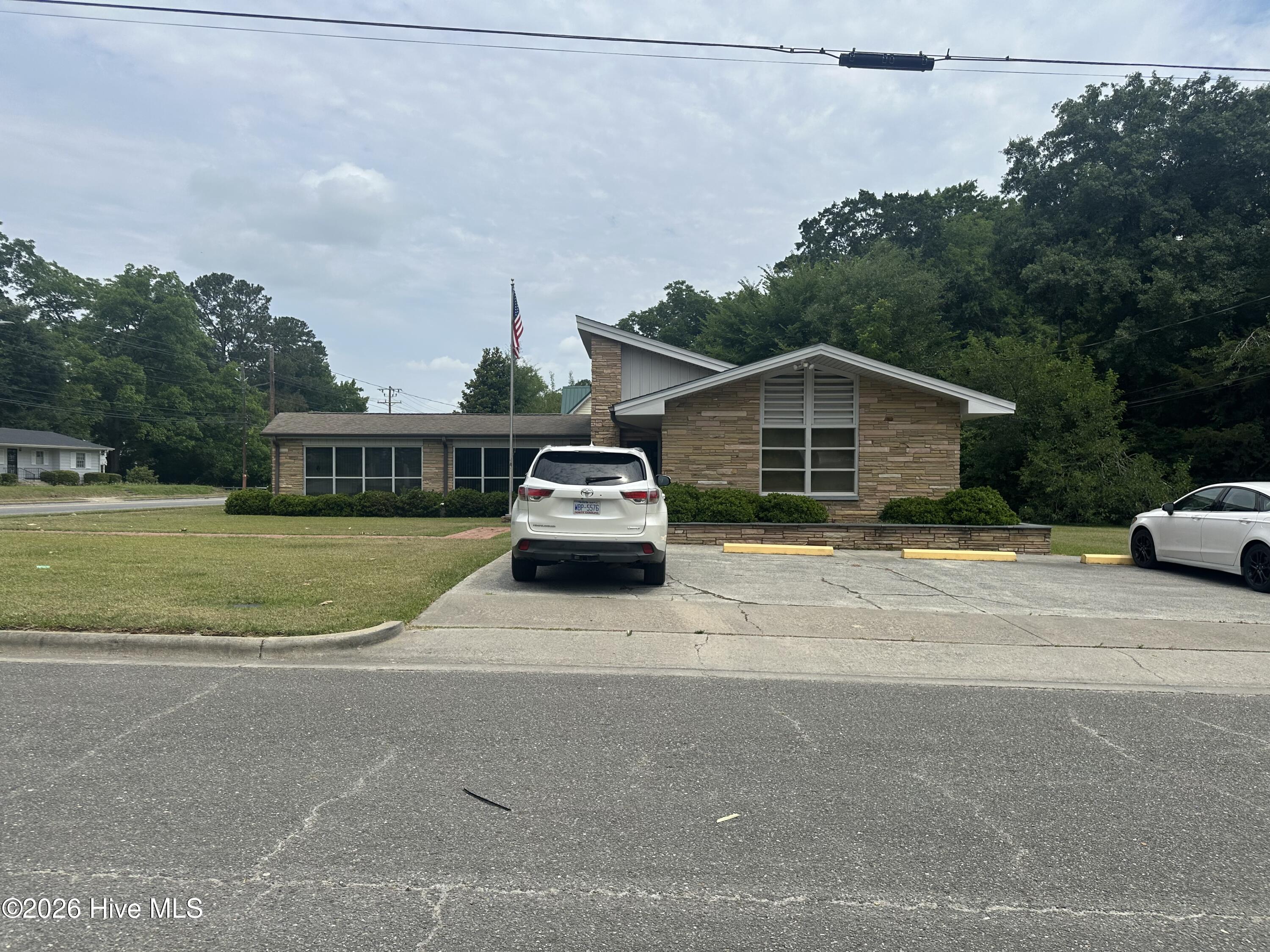 404 N Pine Street Property Photo 5