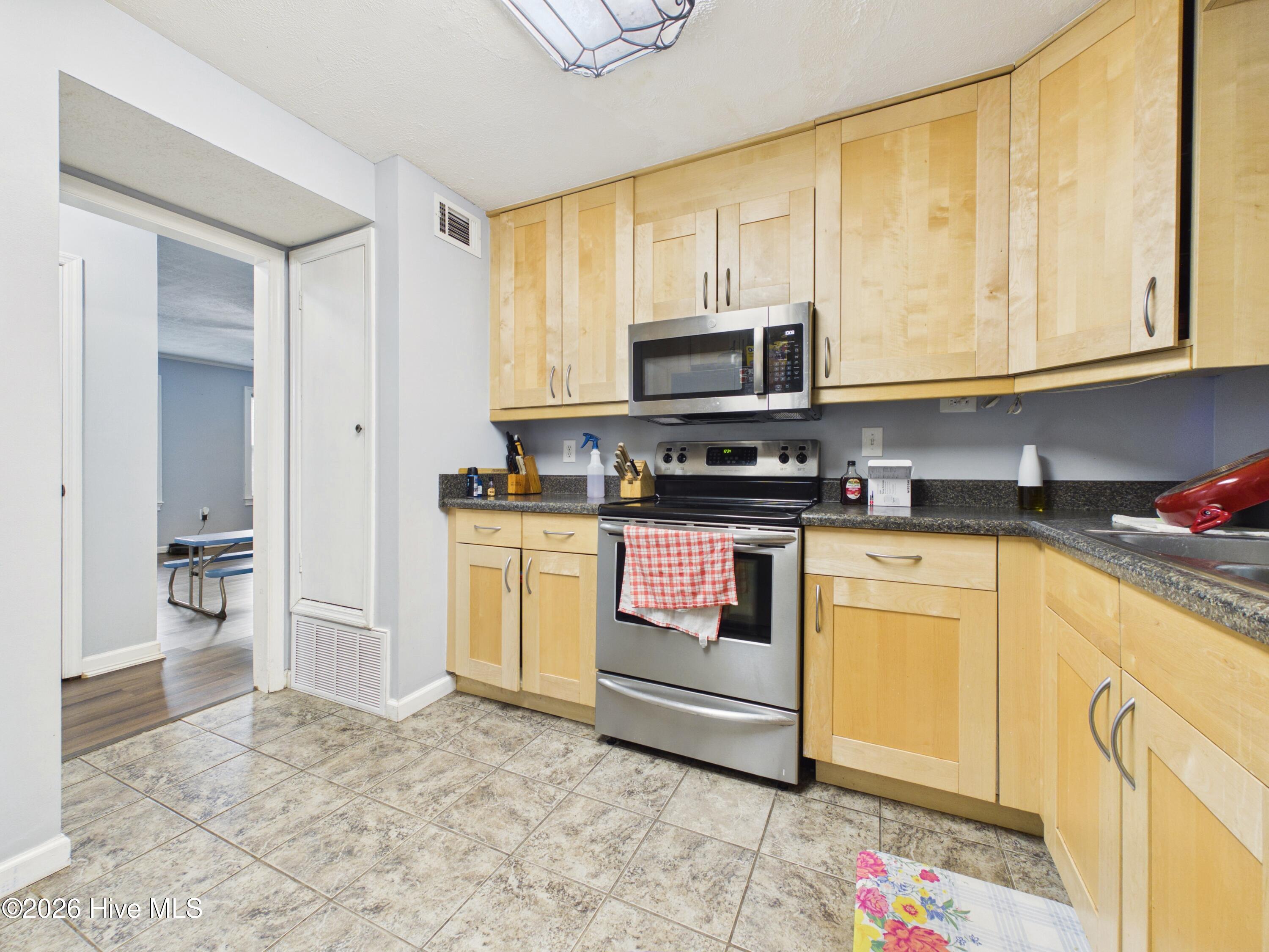 4343 Ridge Cliff Drive Property Photo 6