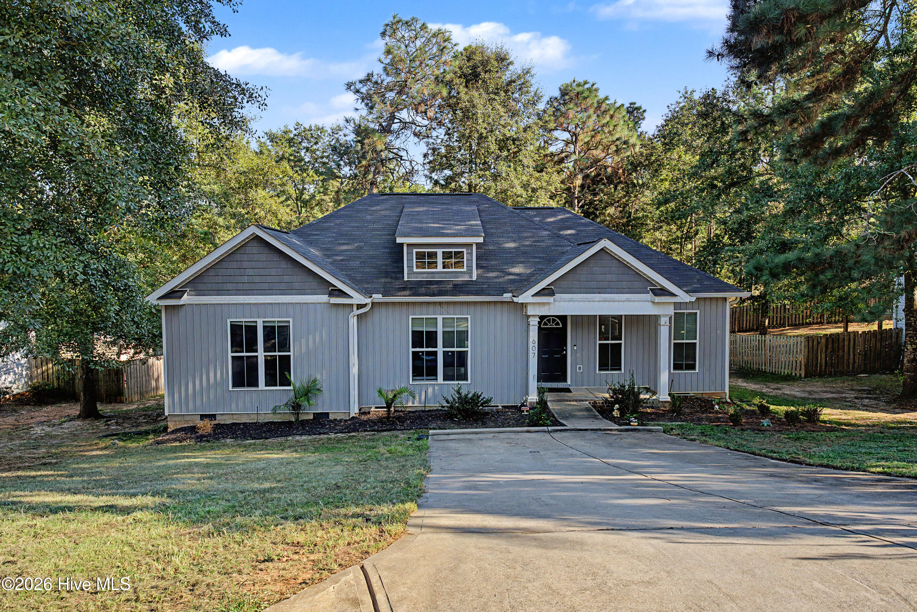 607 Ridgefield Drive Property Photo 1