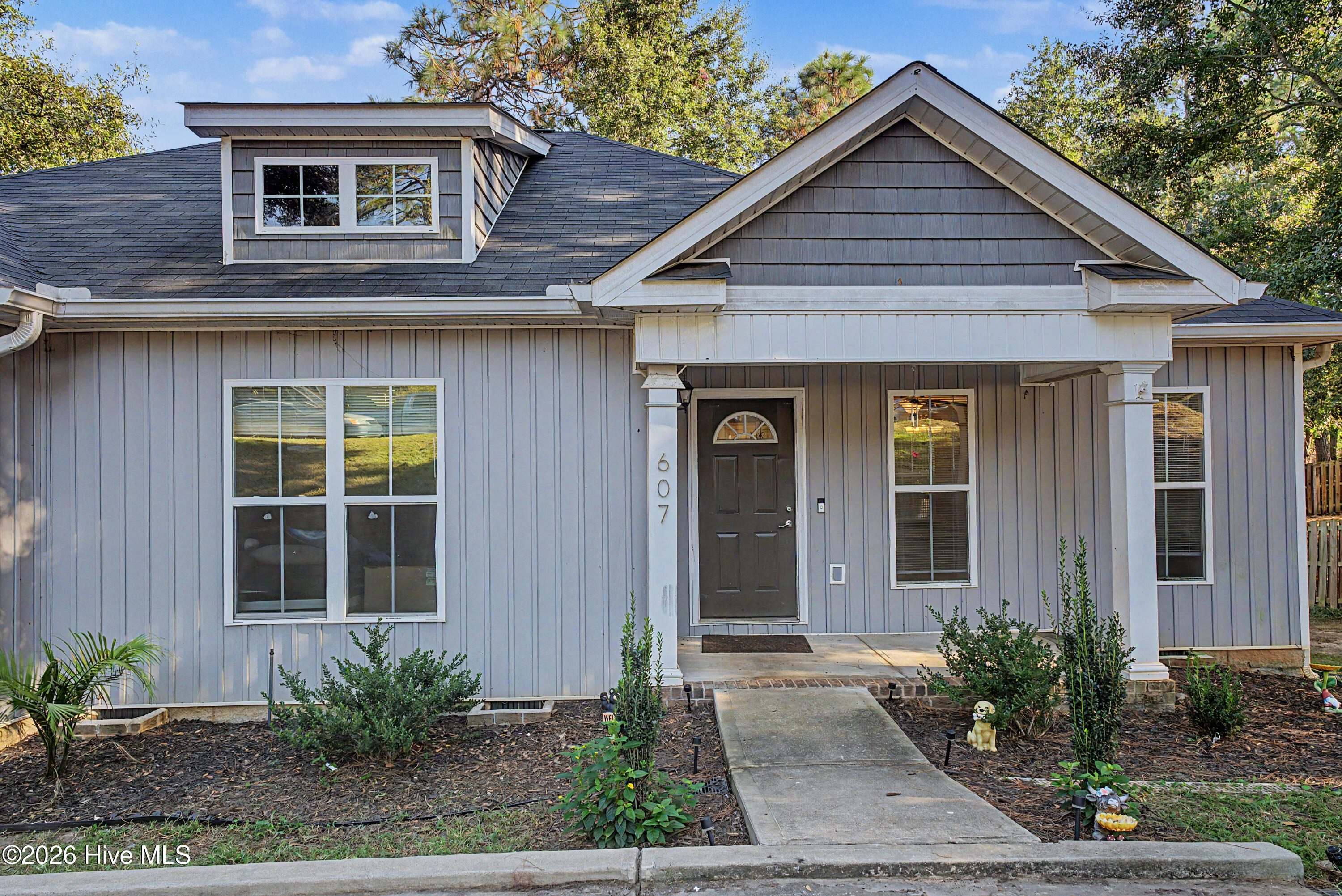 607 Ridgefield Drive Property Photo 2