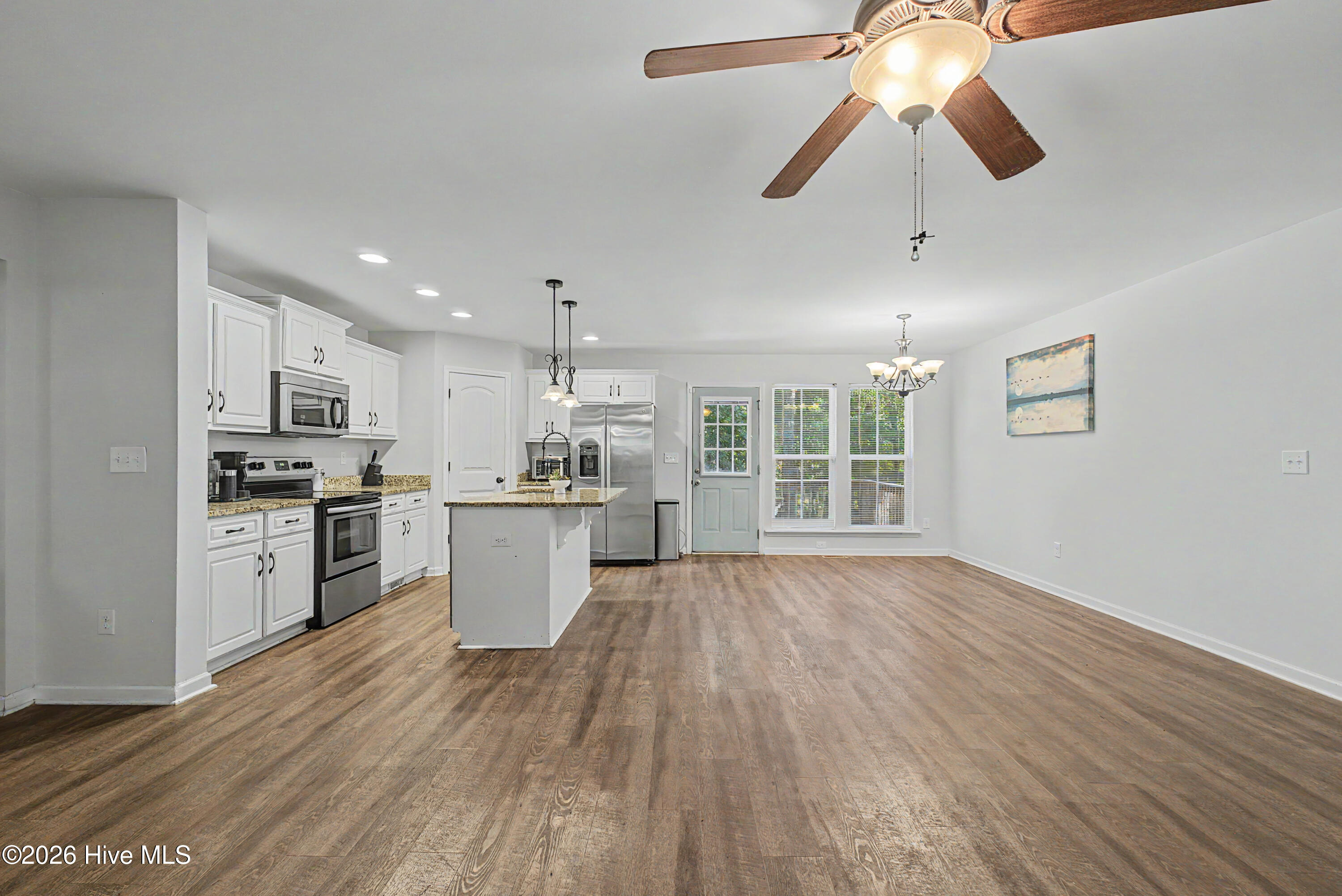 607 Ridgefield Drive Property Photo 3